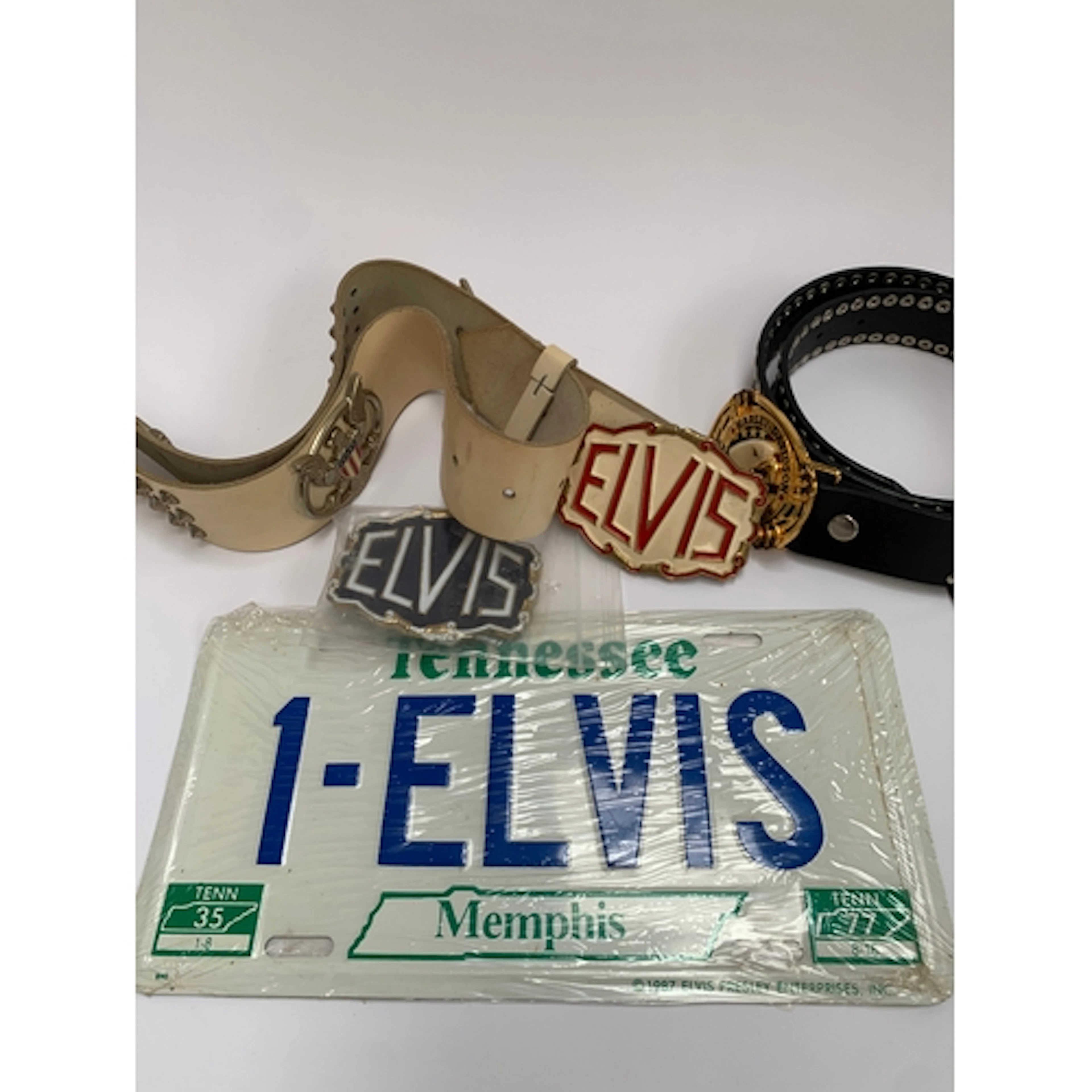 Elvis Presley Interest: a small lot to include belt buckles,...