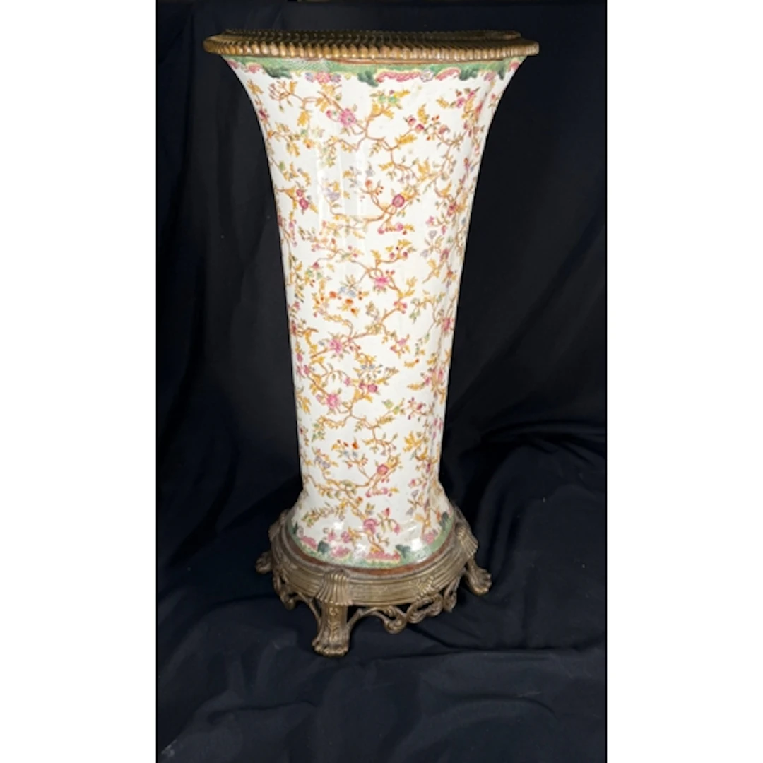 A late 19th/early 20th century "Wong Lee" vase with flared r...