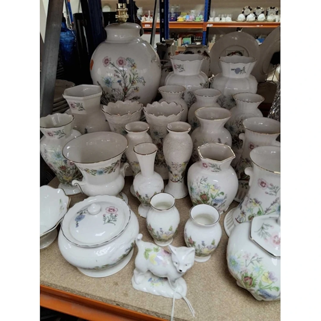 TWENTY FOUR PIECES OF AYNSLEY WILD TUDOR GIFT WARES, to incl...