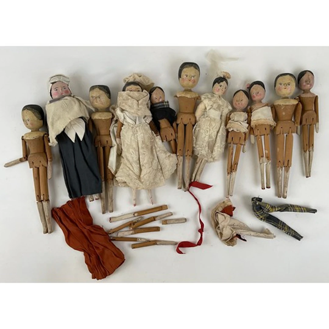 Dolls - A quantity of 19th century Tyrolean Grodnertal woode...