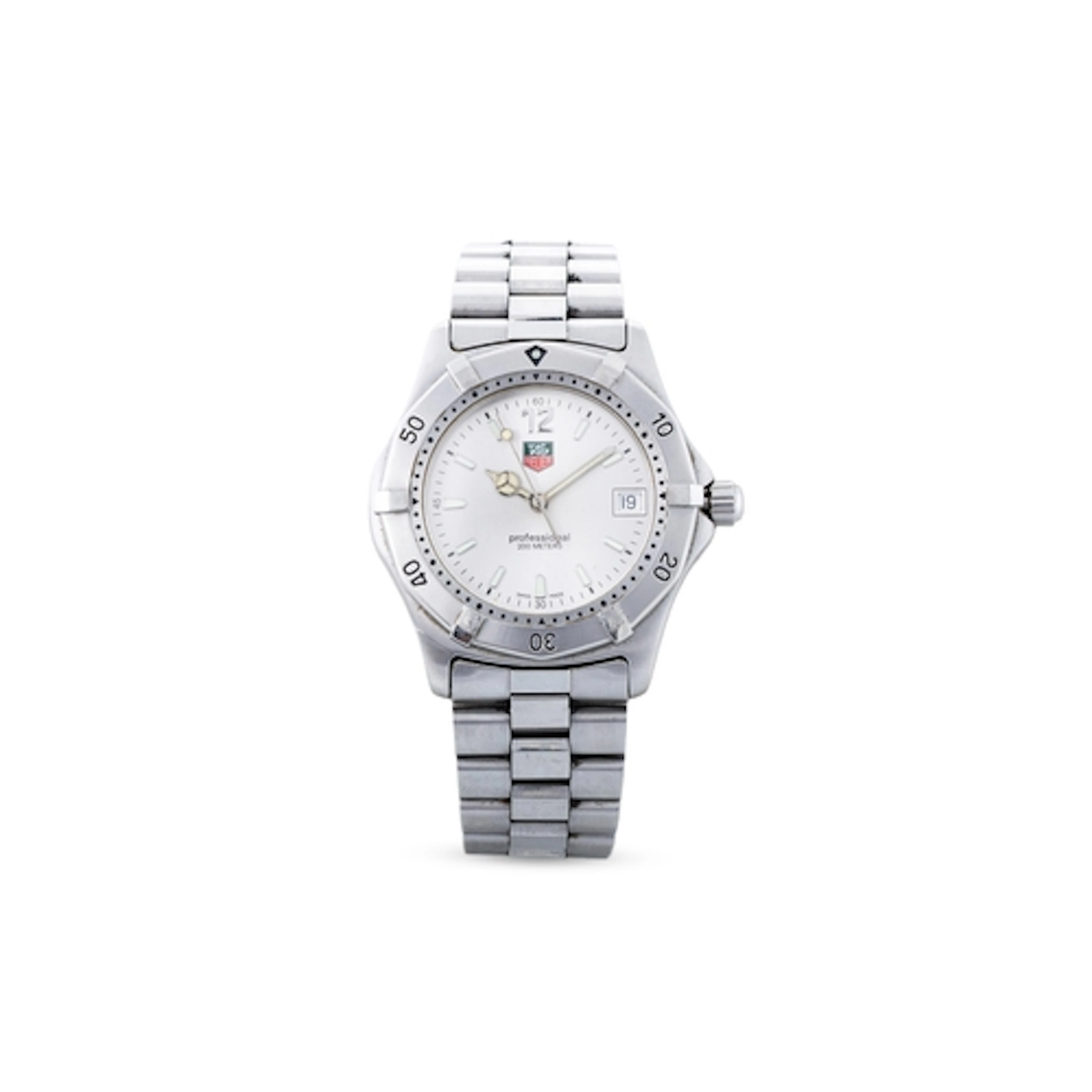 A GENT'S TAG HEUER WRIST WATCH, silvered dial with date, bat...