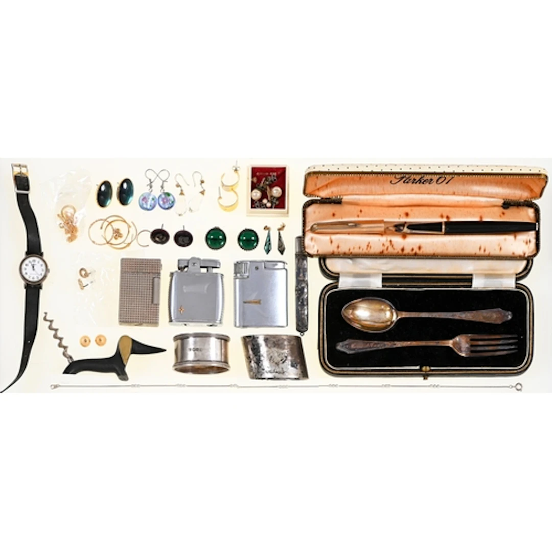 Miscellaneous costume jewellery and silver articles, includi...