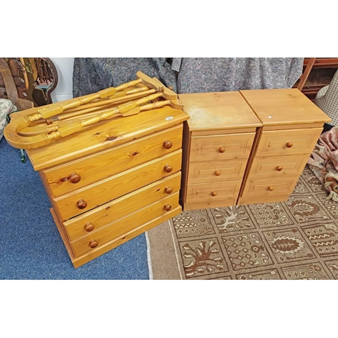 PINE 4 DRAWER CHEST & PAIR OF BEDSIDE CHESTS