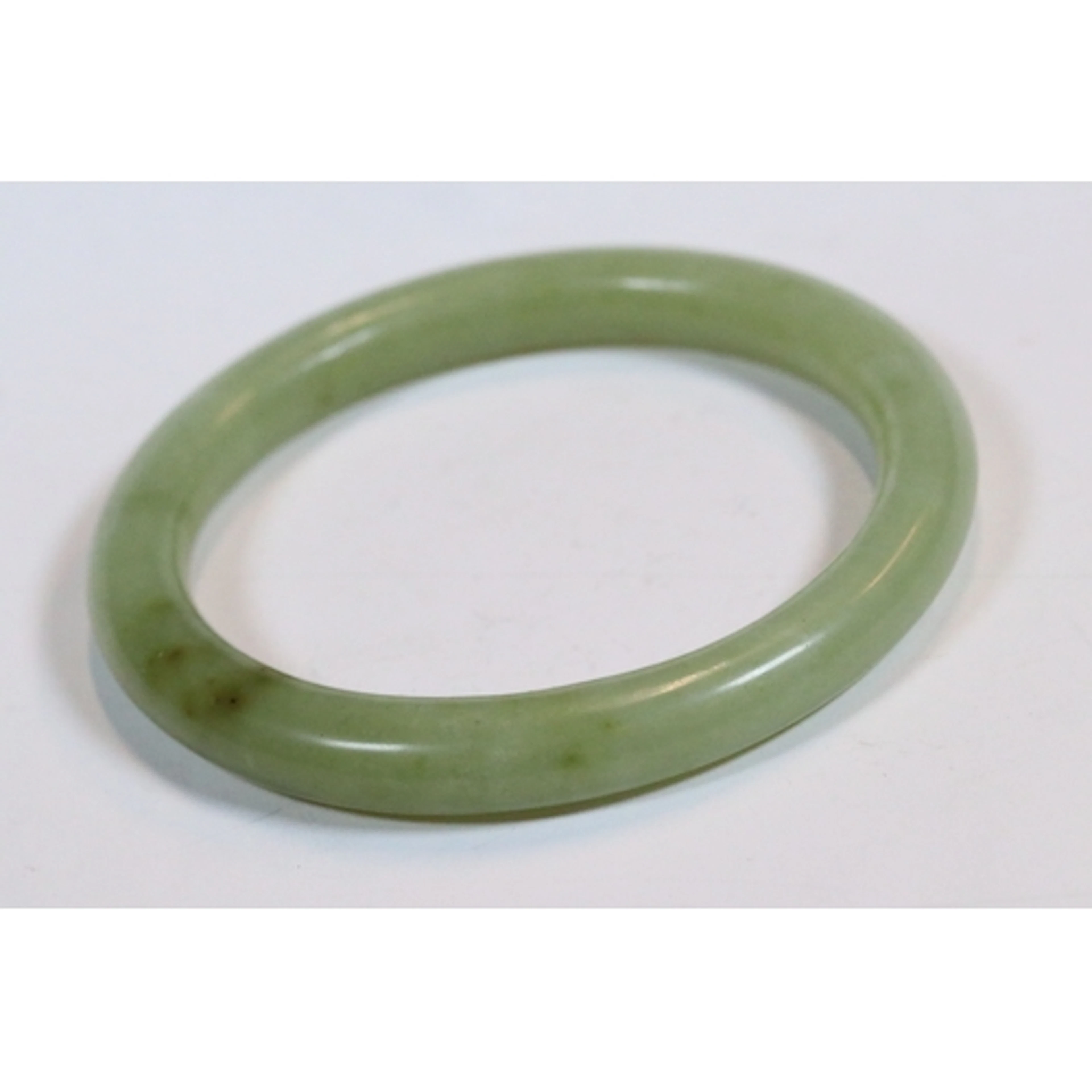 Early 20th Century Chinese jade bangle, measures 9.5cm diame...