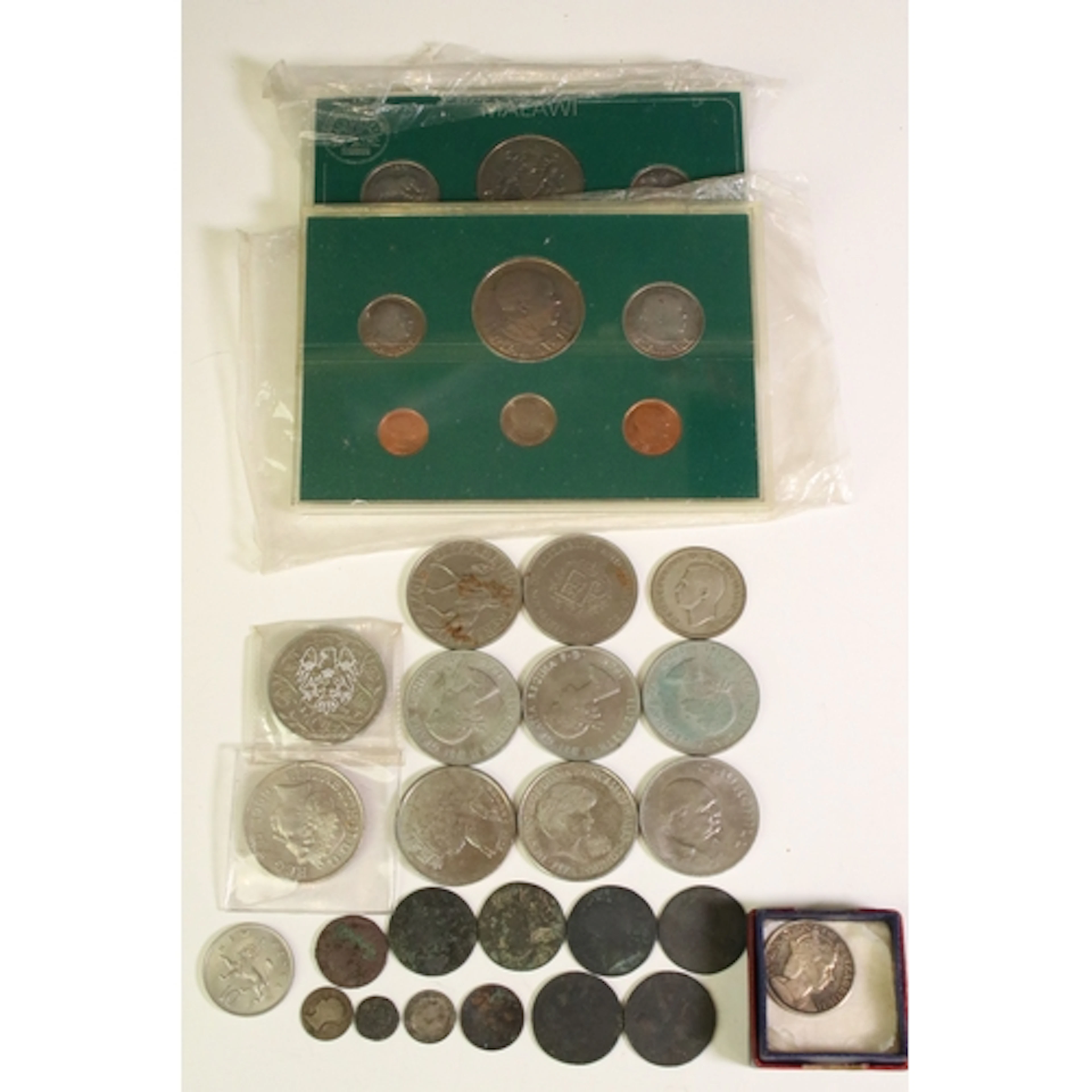 A small collection of mixed coins to include pre decimal sil...