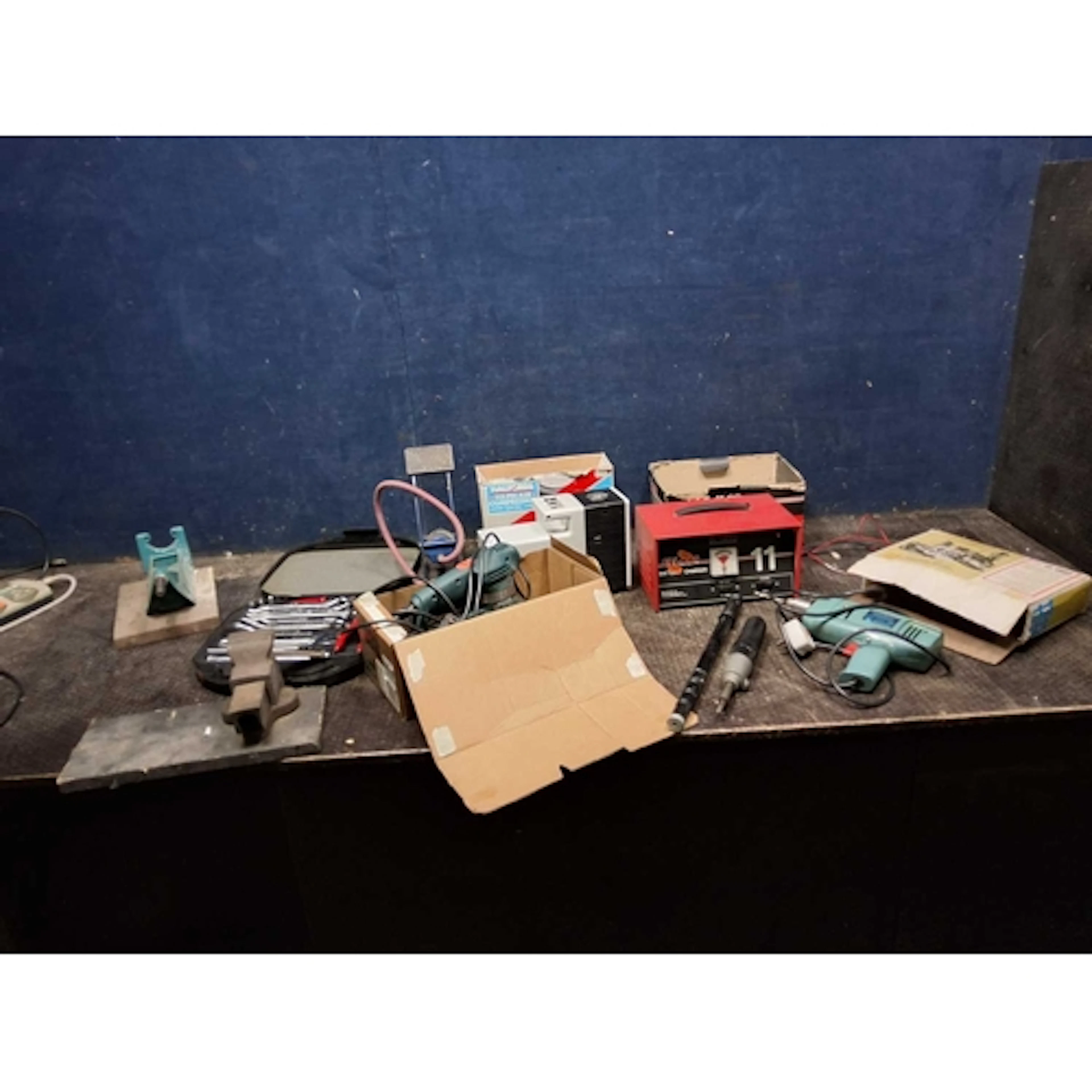 A COLLECTION OF AUTOMOTIVE AND POWER TOOLS, including a Ford...