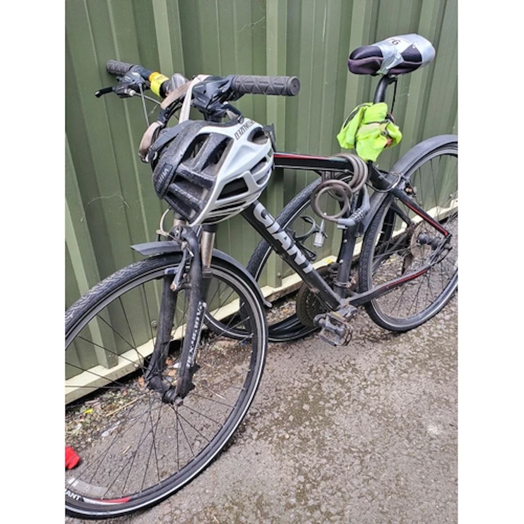 A Giant Roam 2 Racing Bike