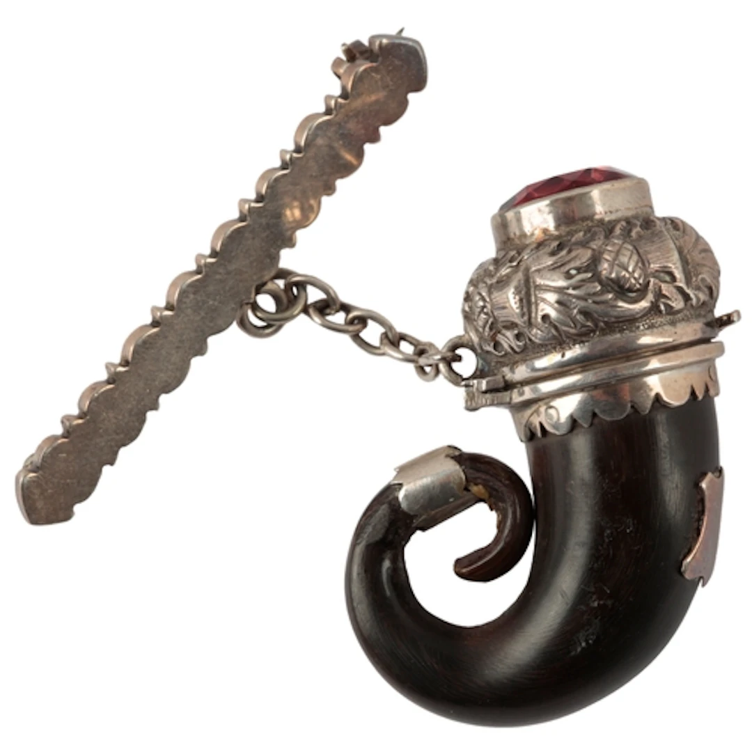 A late 19th century white metal mounted ram's horn vinaigret...