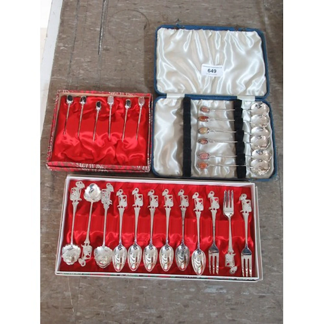 Set of six Indonesian silver (800 mark) spoons and forks, to...