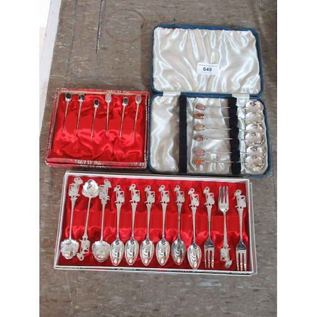 Set of six Indonesian silver (800 mark) spoons and forks, to...