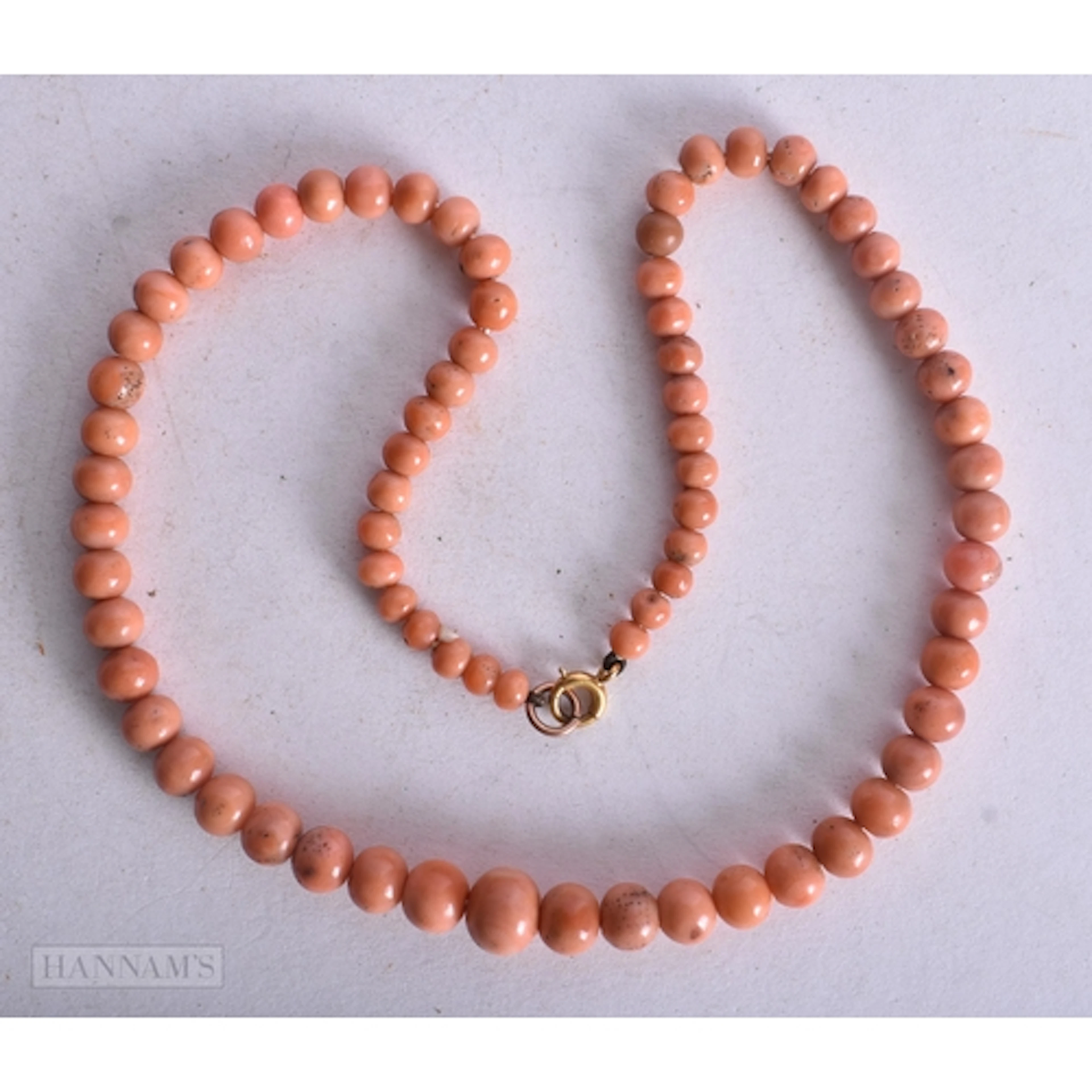 9ct gold clasp coral beads necklace (19.2g). 34 cm long.
