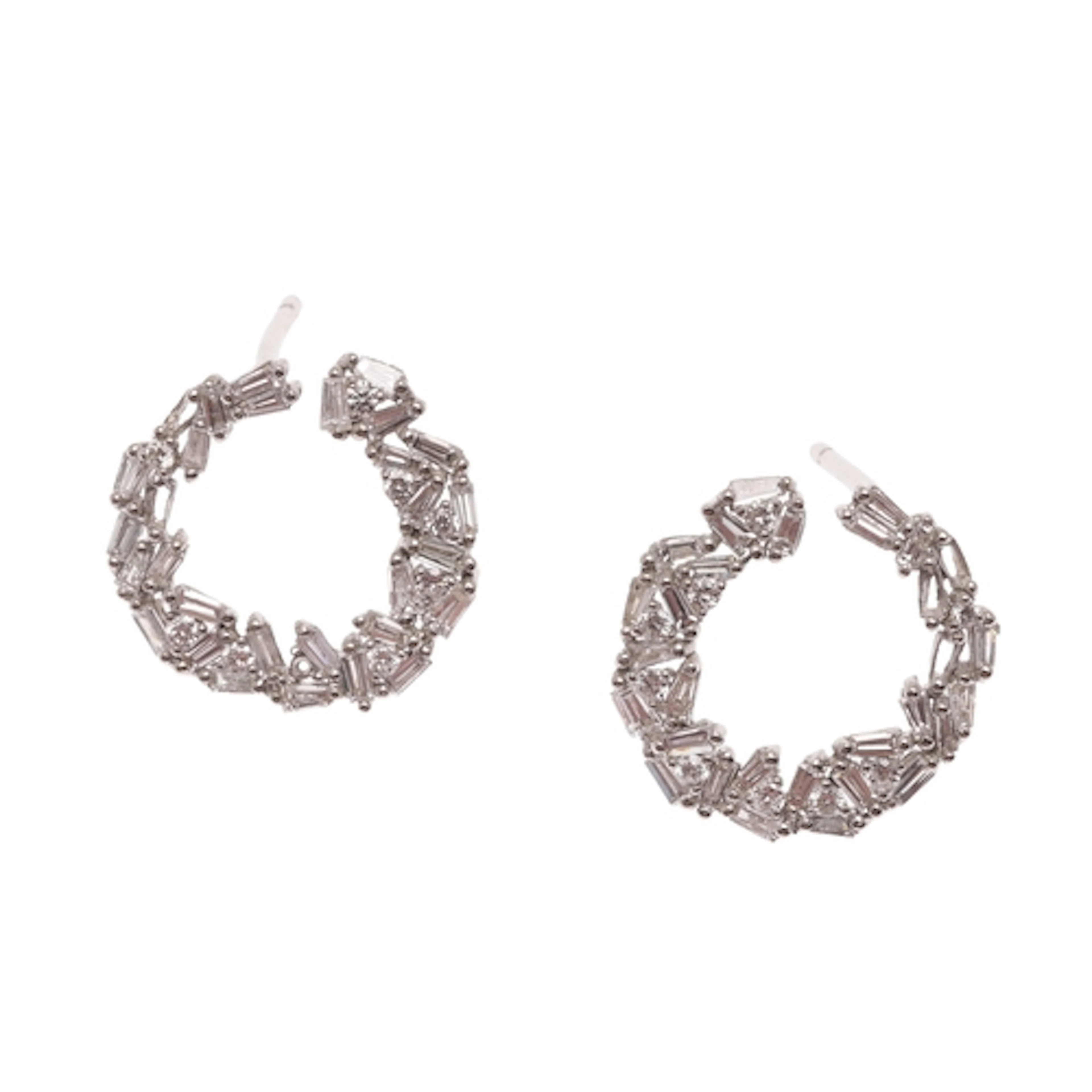 A PAIR OF DIAMOND EARRINGS. each earring set with tapered ba...
