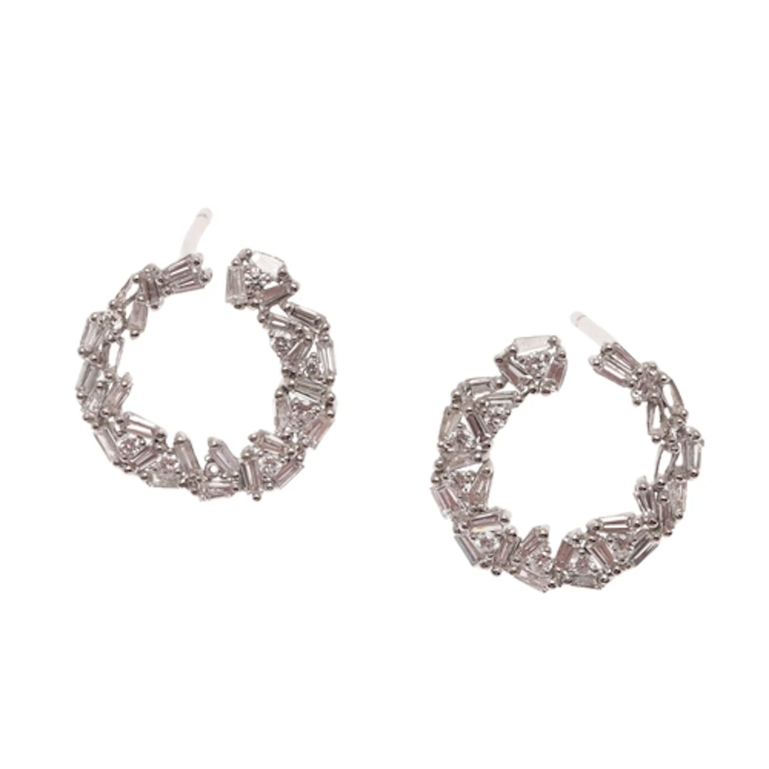 A PAIR OF DIAMOND EARRINGS. each earring set with tapered ba...
