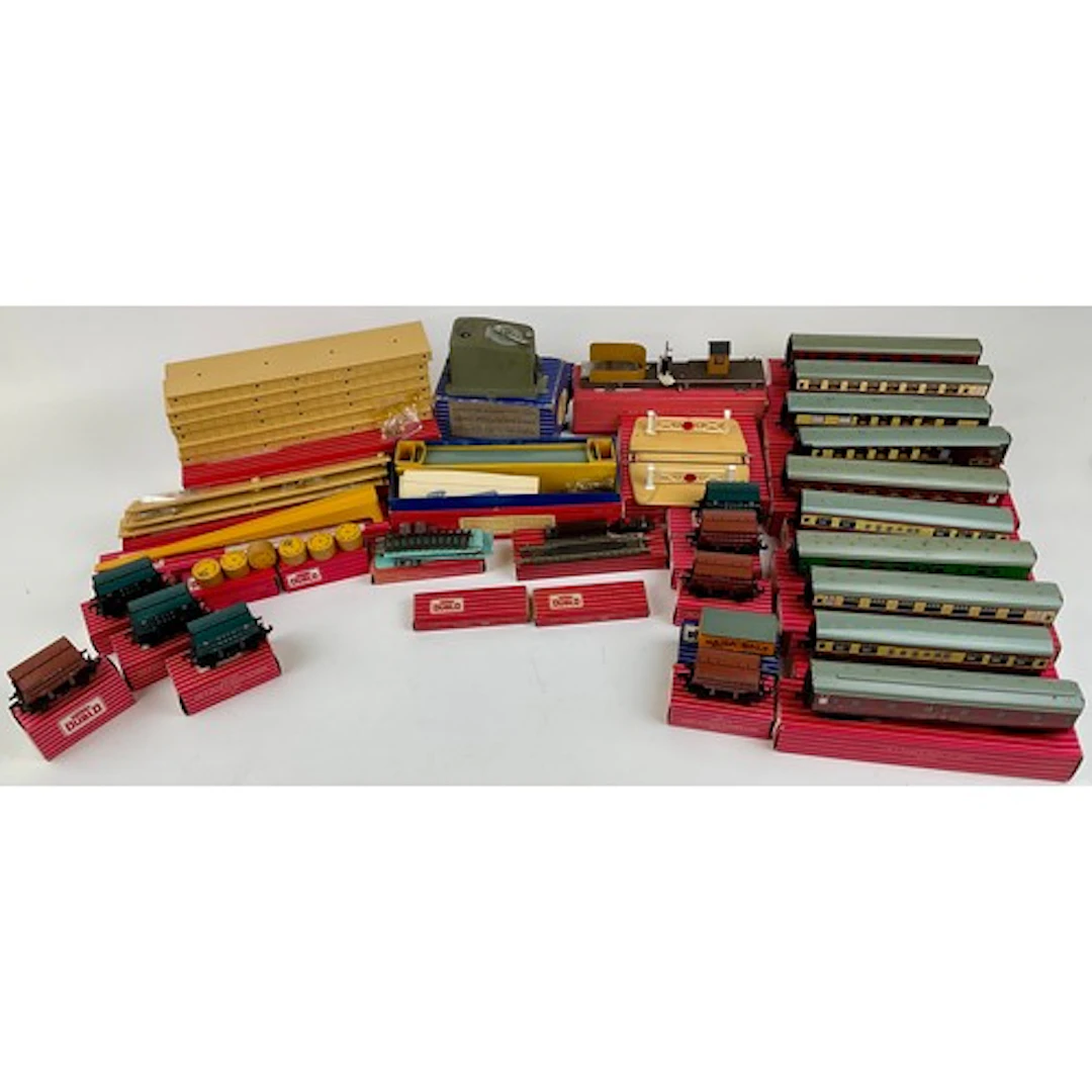 Hornby Dublo Model Railways - A quantity of Hornby Dublo box...