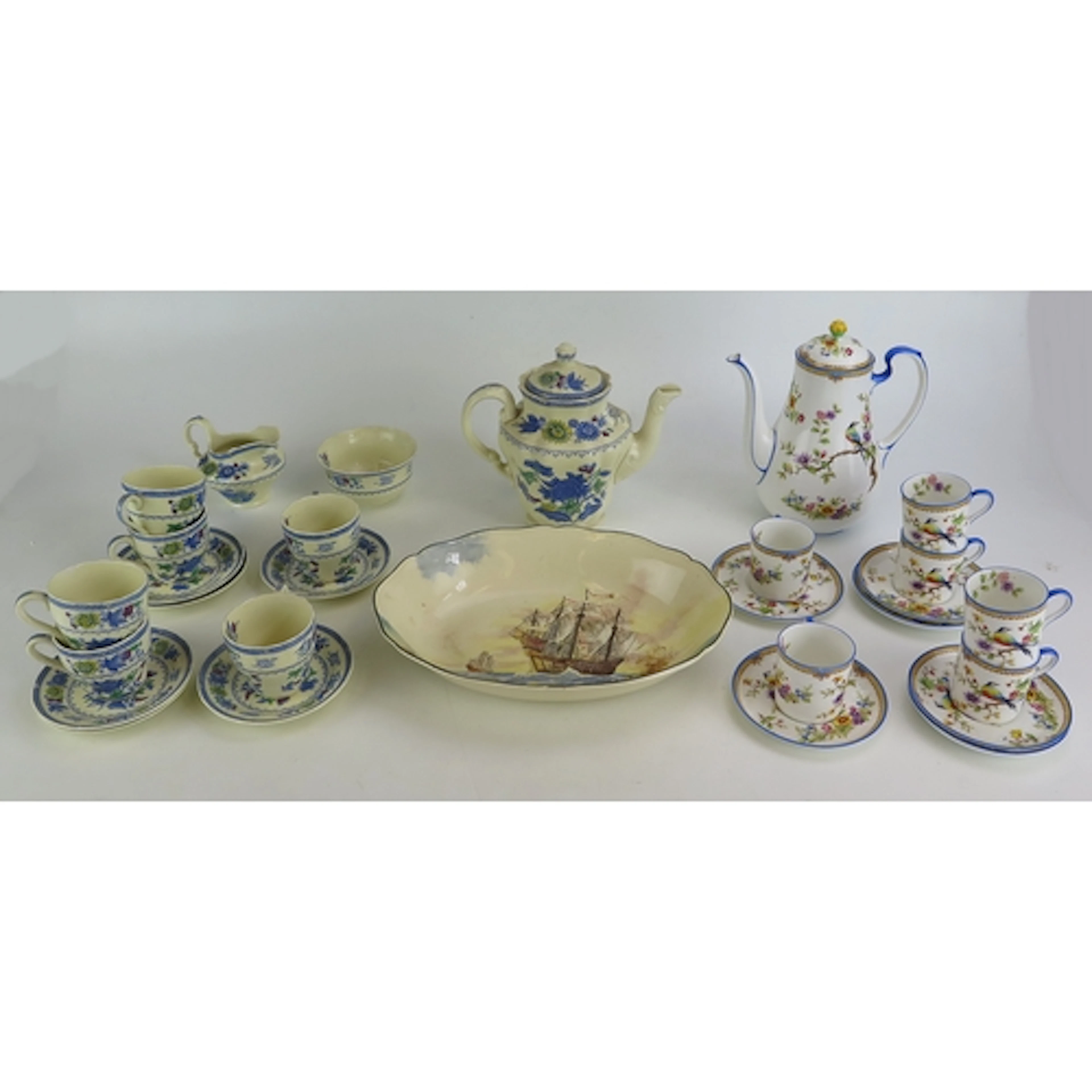 Assorted table wares including Aynsley part coffee service, ...