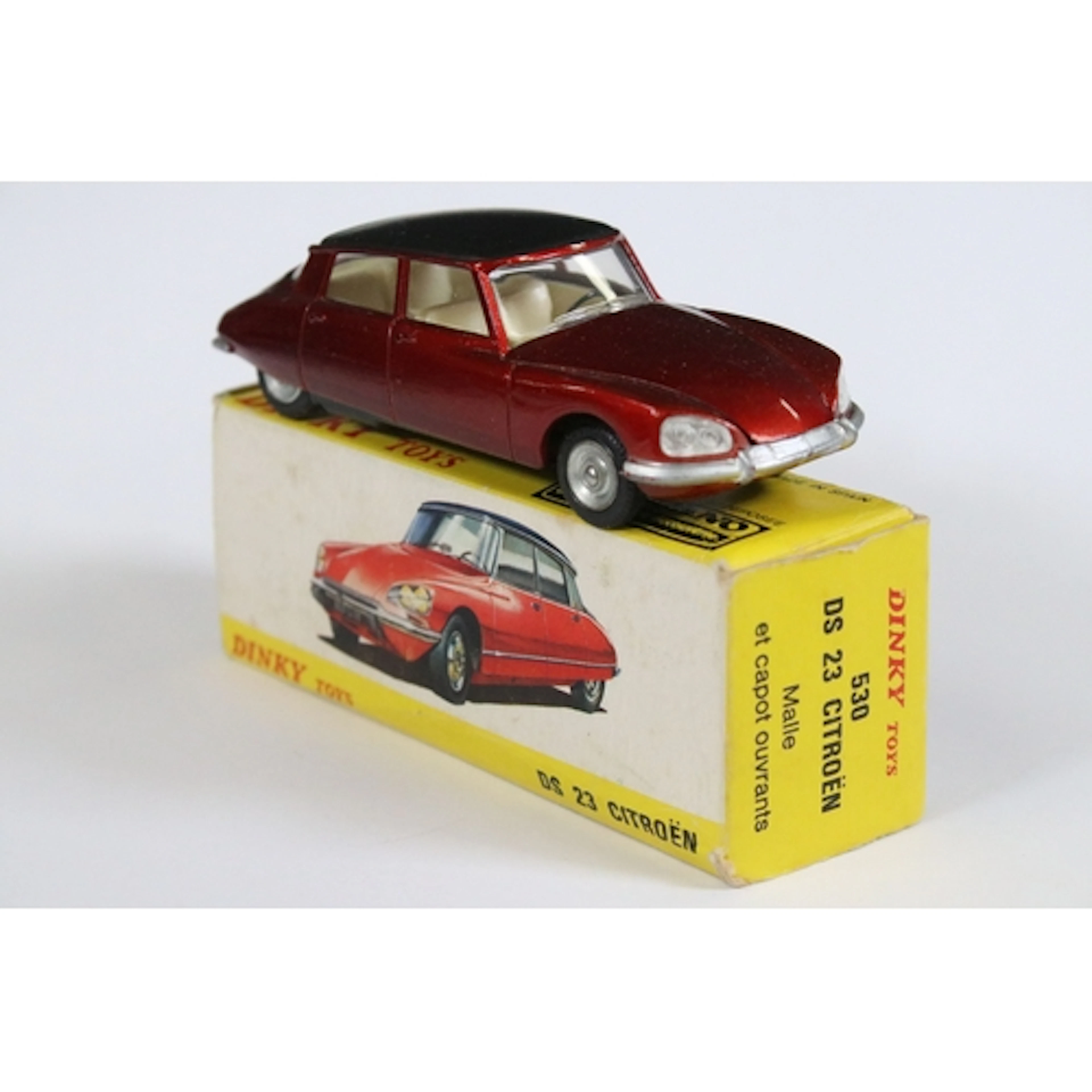 Boxed French Dinky 530 Citroen DS 23 diecast model in metall...