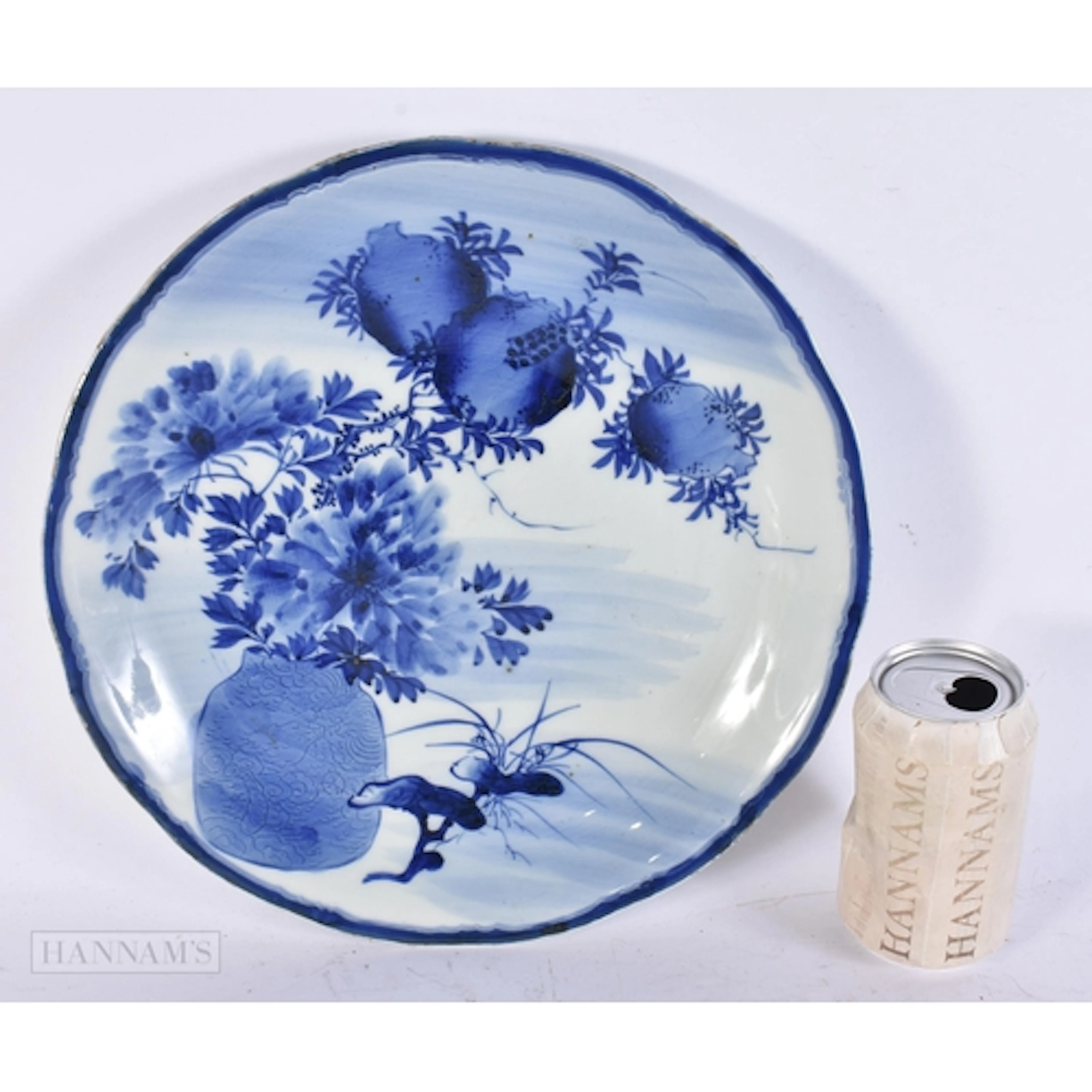 A LARGE 18TH CENTURY JAPANESE EDO PERIOD BLUE AND WHITE PORC...