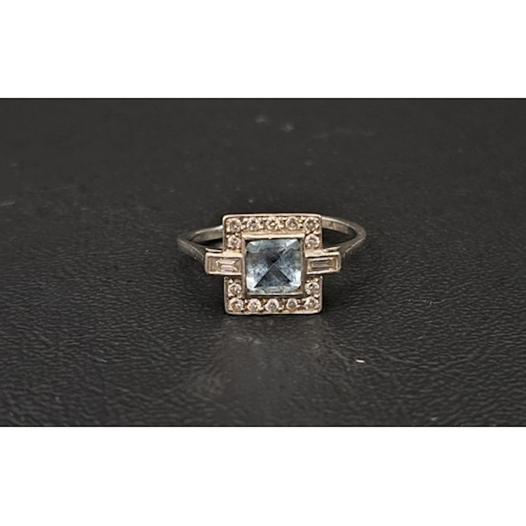 AQUAMARINE AND DIAMOND CLUSTER RING the central square cut a...