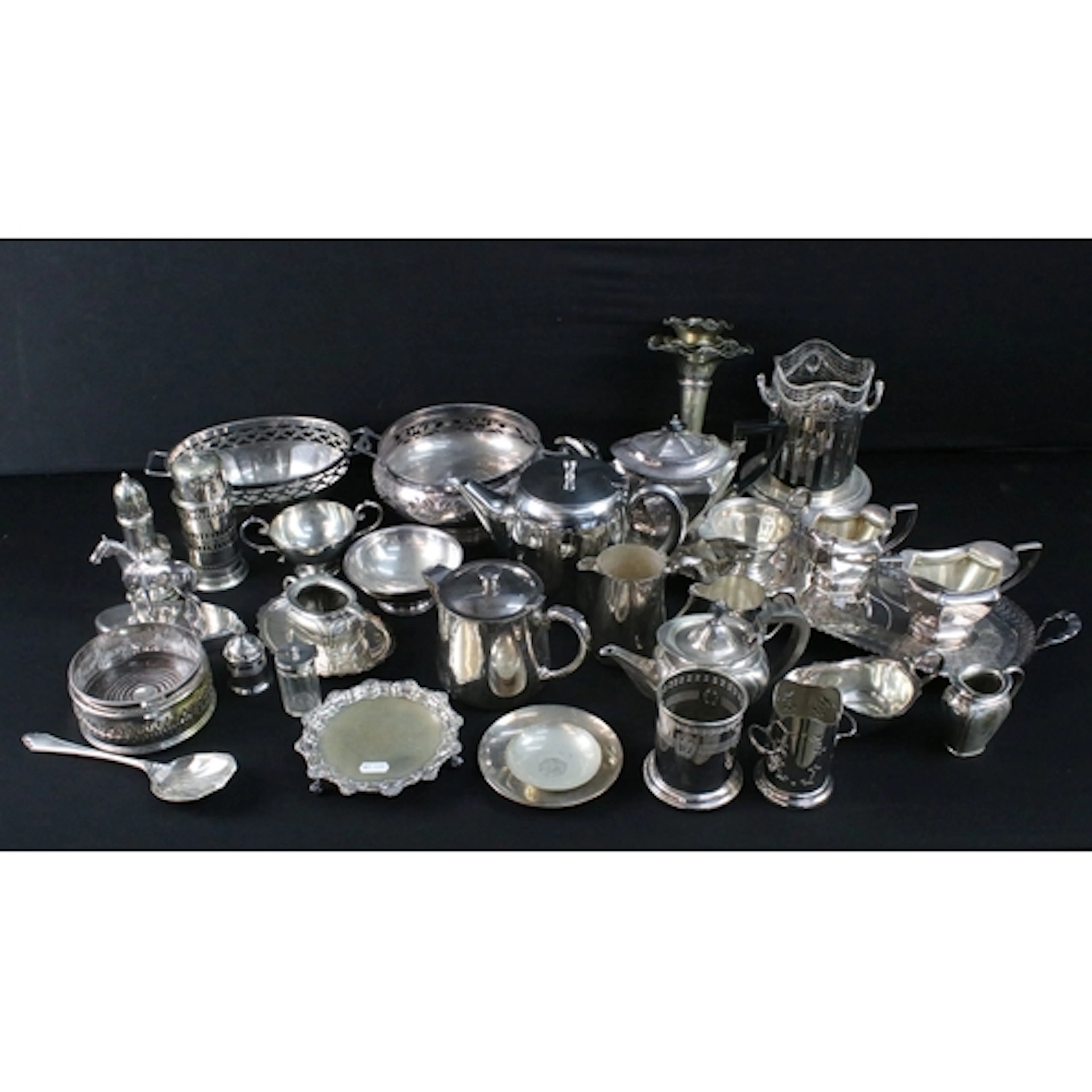Collection of silver plate, to comprise teapot, tray, hot wa...