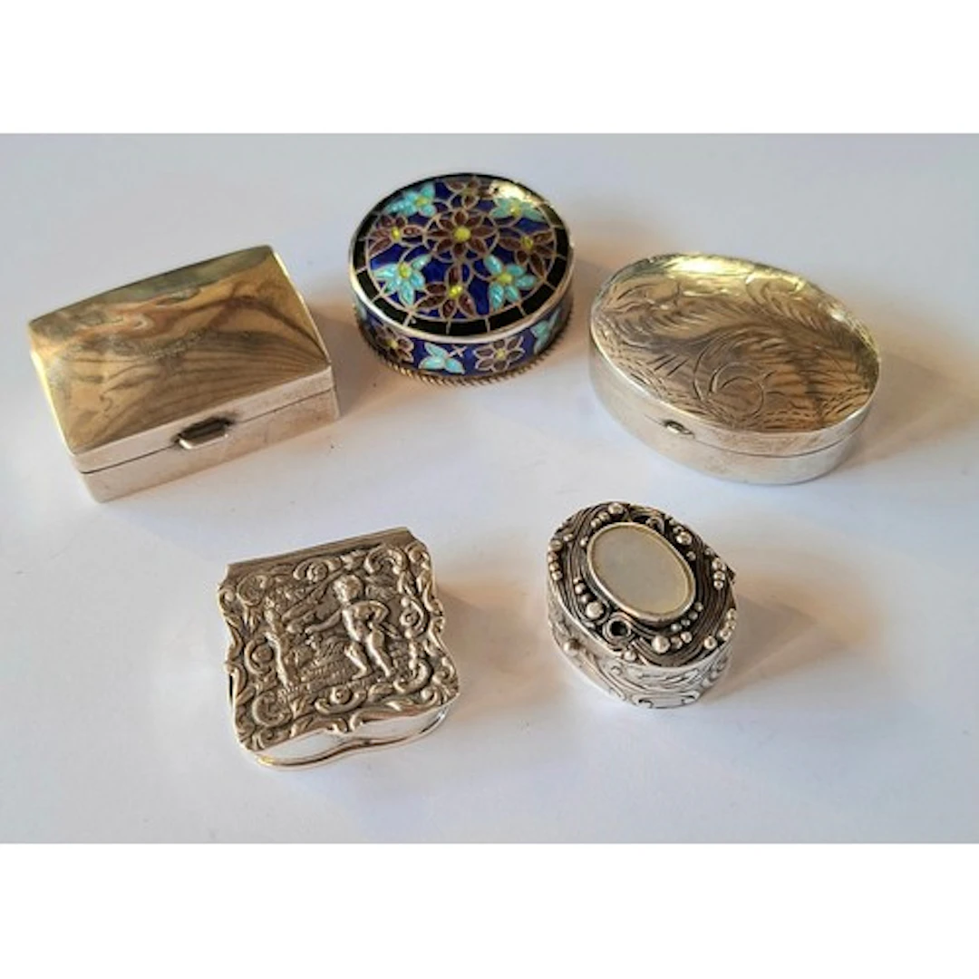 Five silver pill boxes, one with enamel inlay, 2 stamped wit...