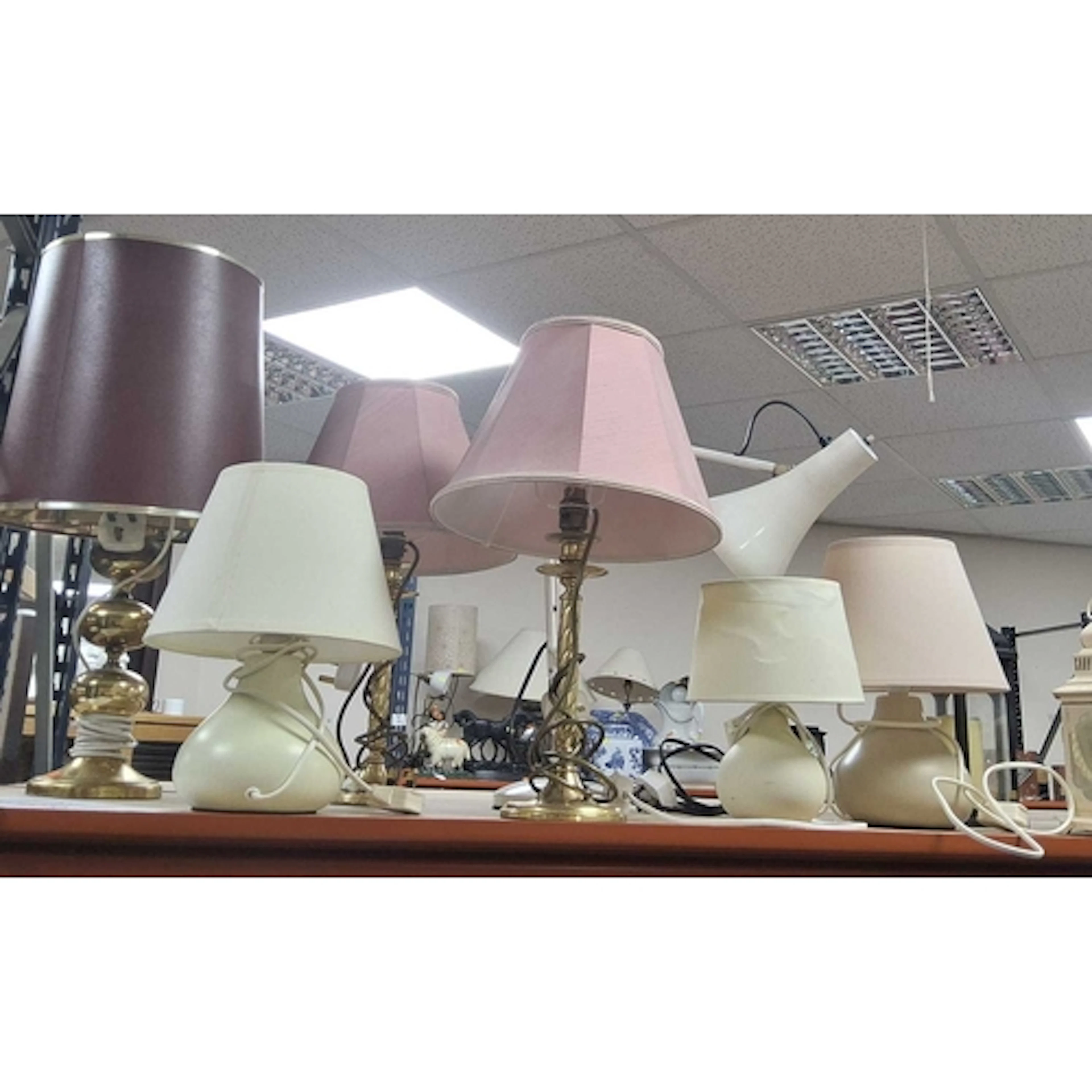 A GROUP OF ASSORTED TABLE/DESK LAMPS AND PICTURES, to includ...