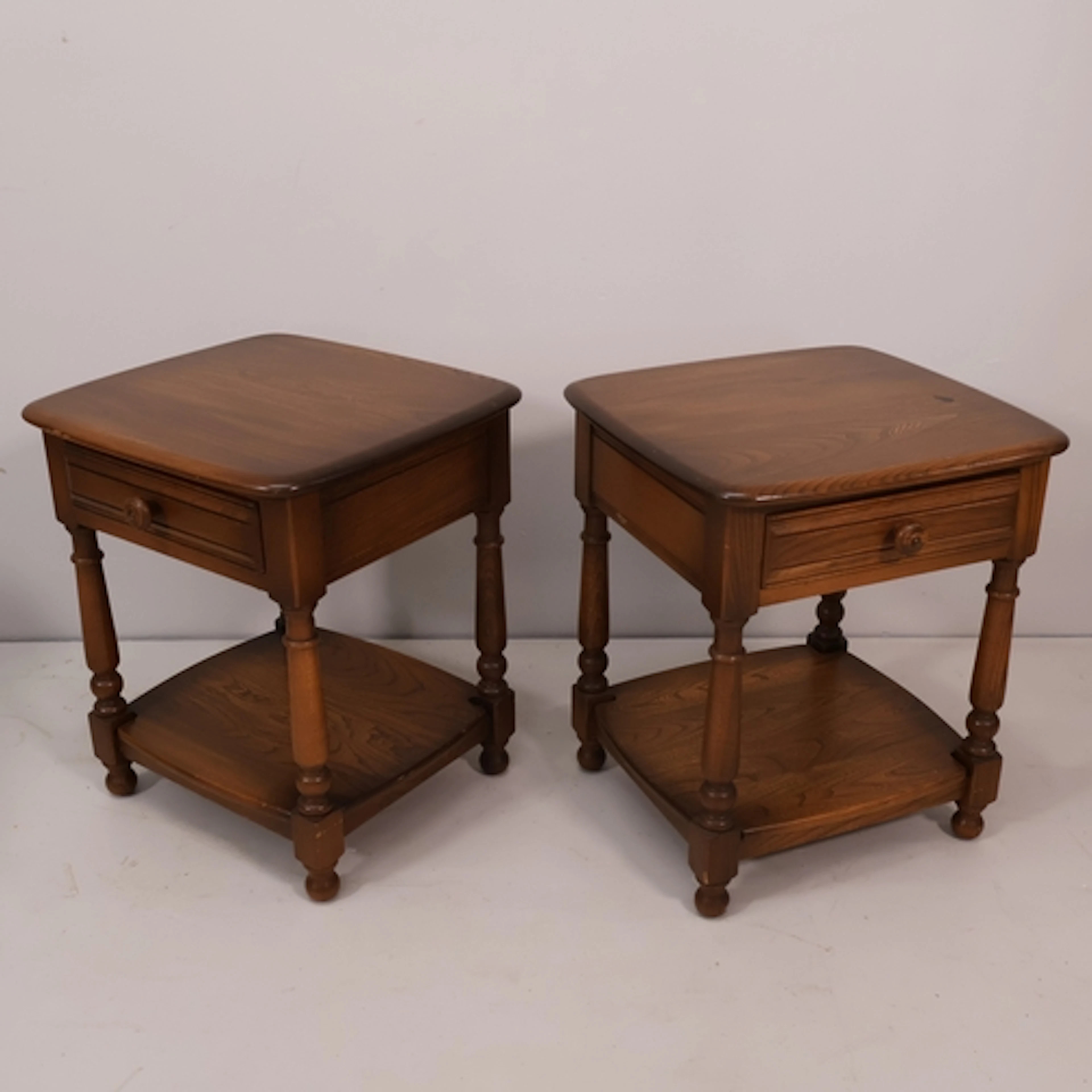 Ercol - A pair of vintage elm lamp tables / bedside cupboard...