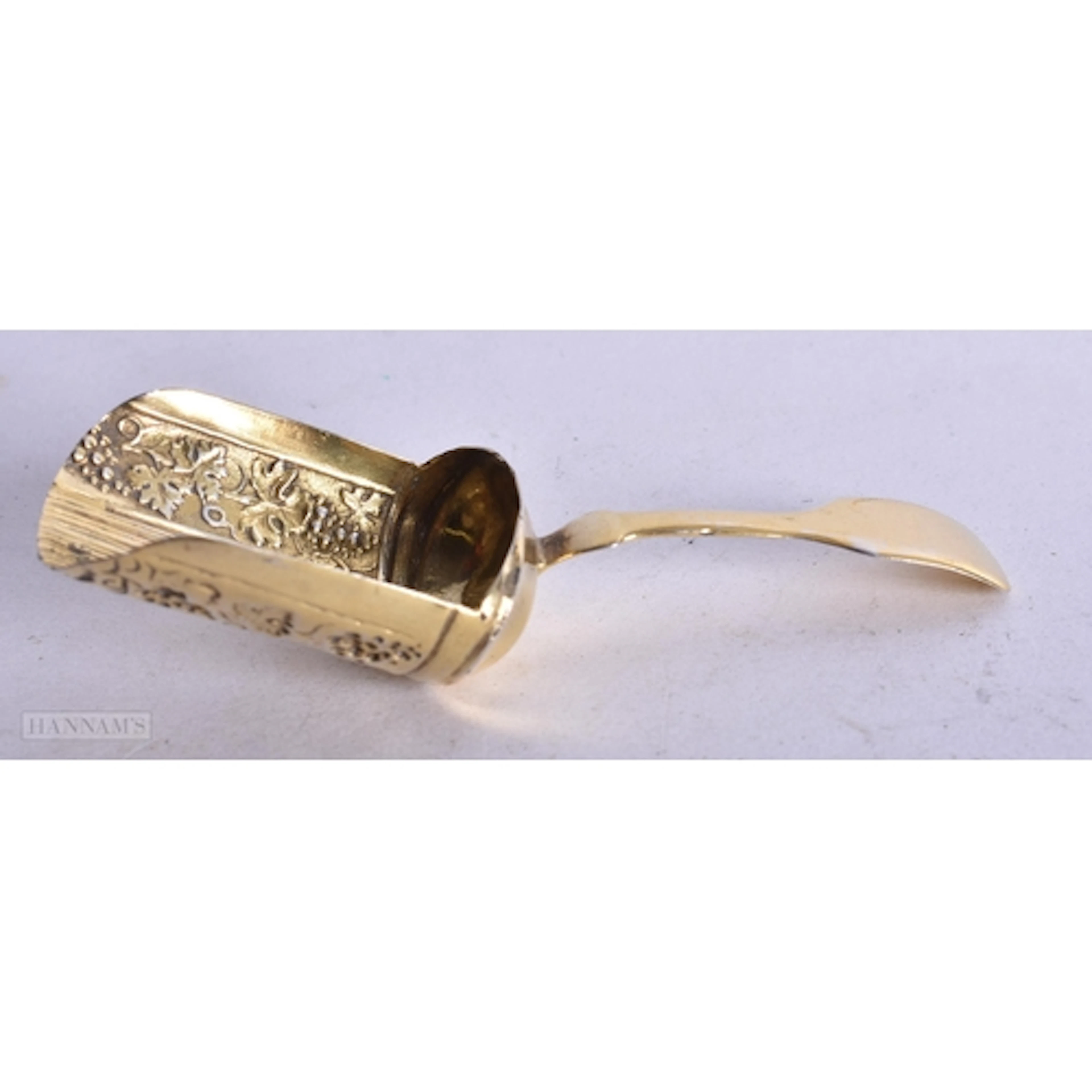 A George III SILVER GILT CADDY SPOON. 9 grams. 6.75 cm long.