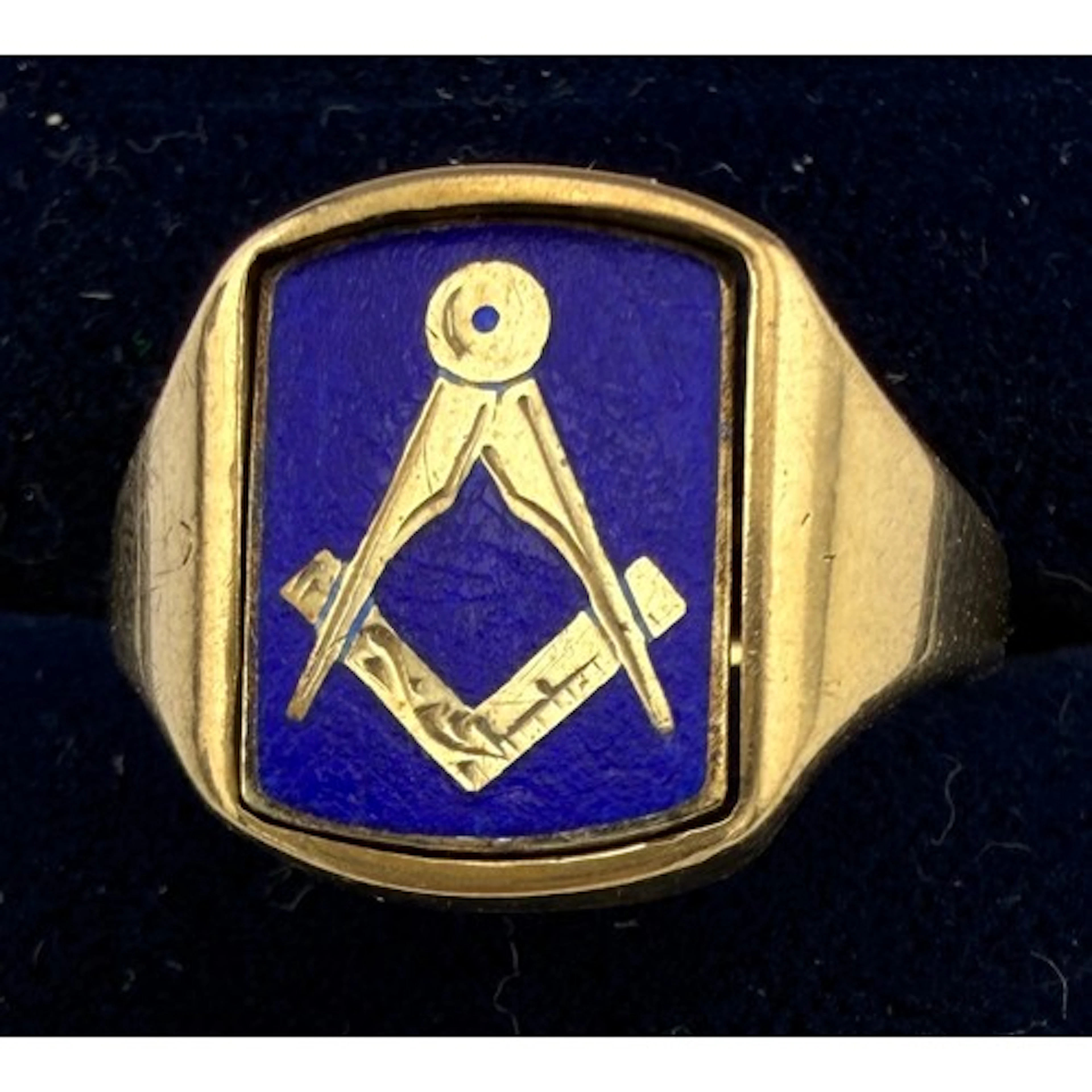 A 9 carat gold Masonic ring with swivel top, blue enamel Mas...
