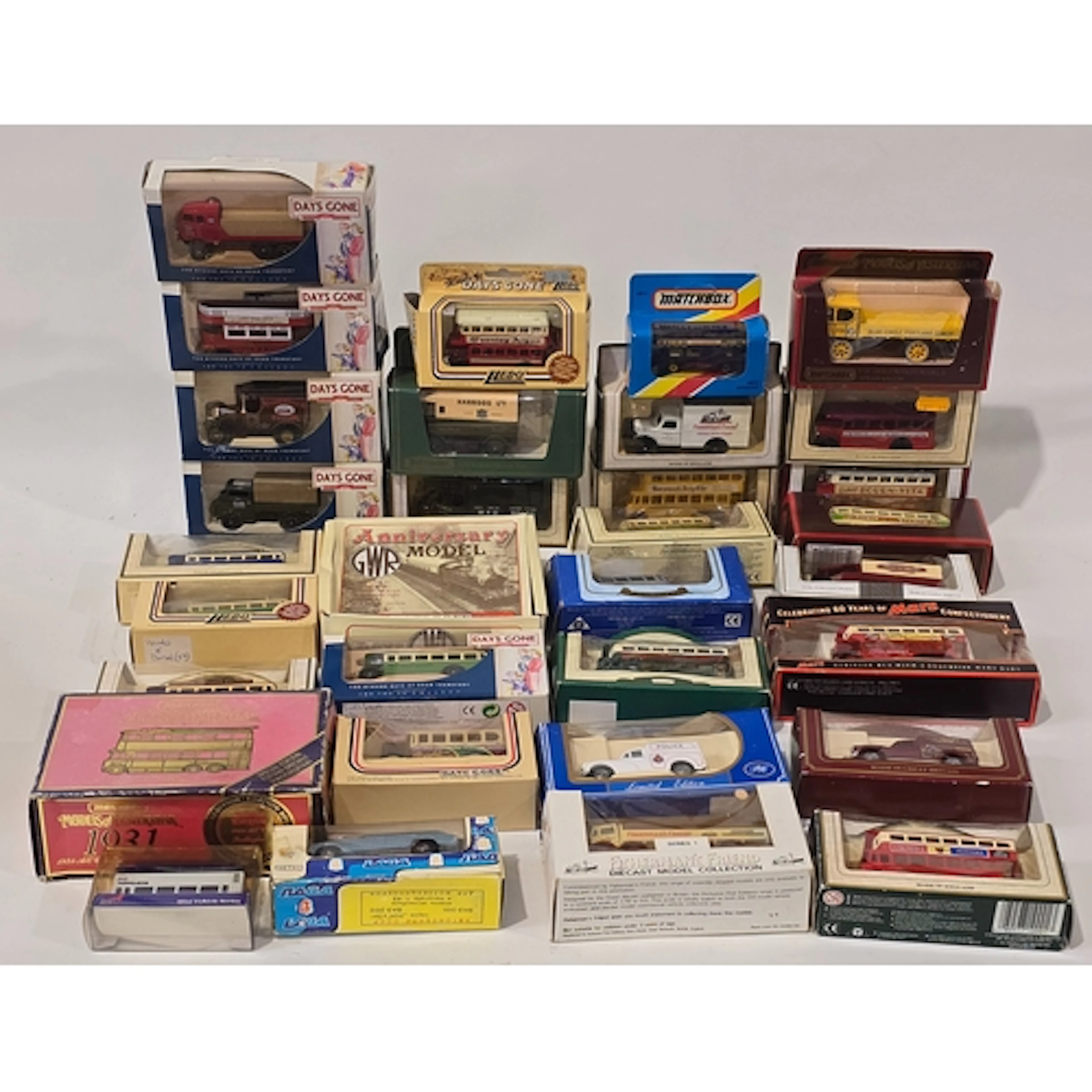A collection of mixed boxed die cast to include Matchbox, Ll...