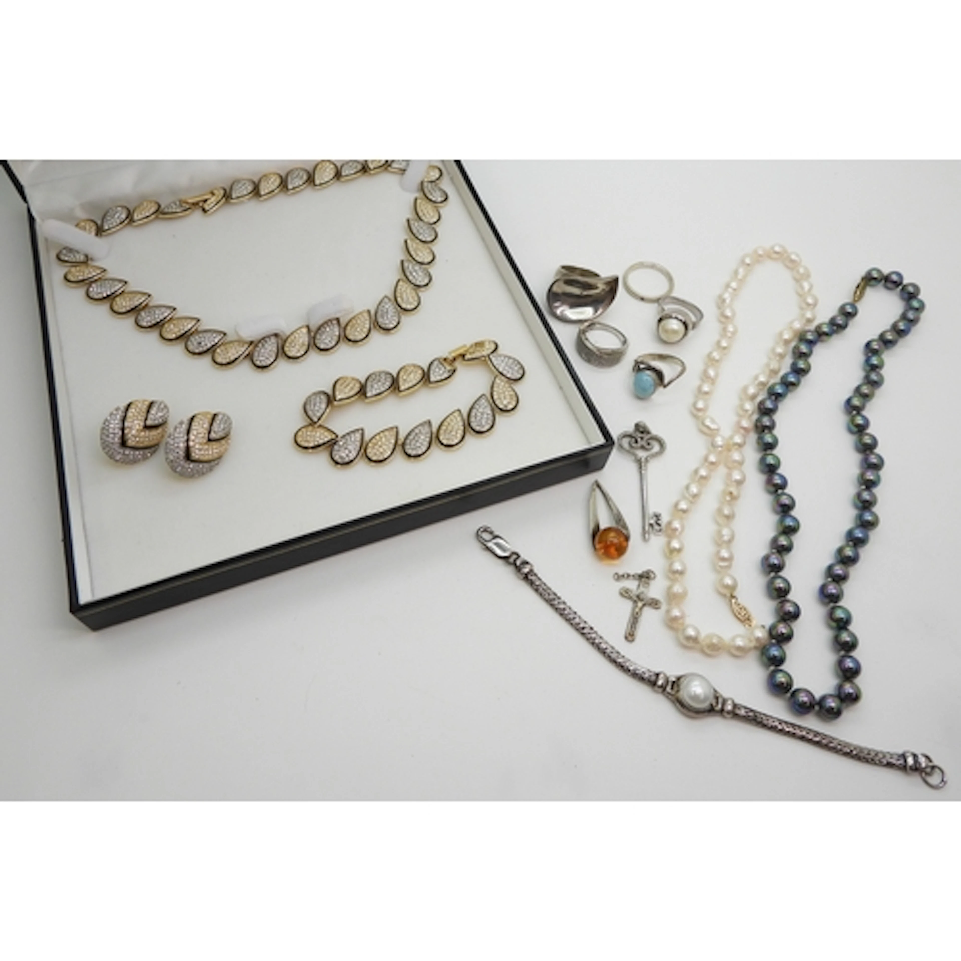 A 'Fifth Avenue Collection' suite, comprising of necklace, e...