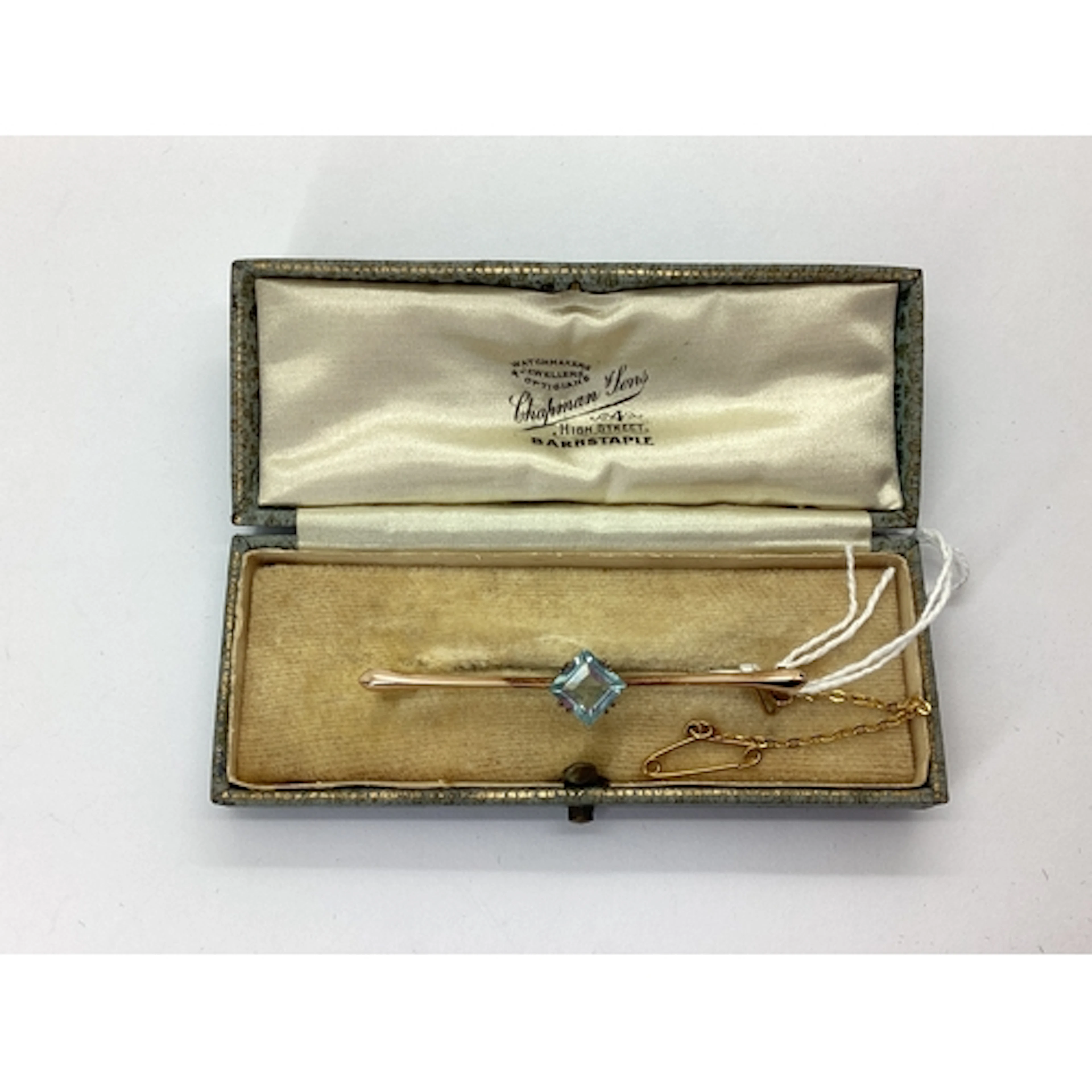 A Vintage Single Stone Bar Brooch, claw set on plain knife e...