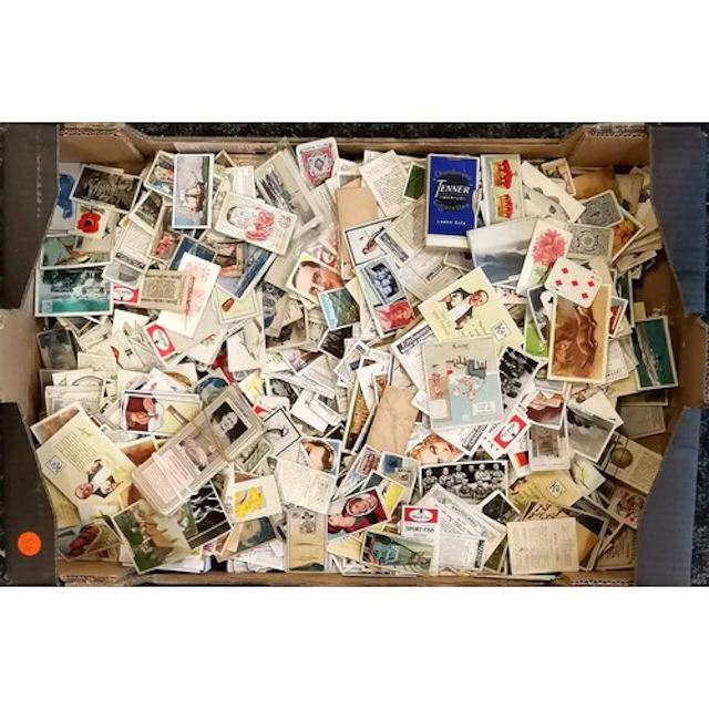 Large qty of mixed cigarette cards / trade cards with better...
