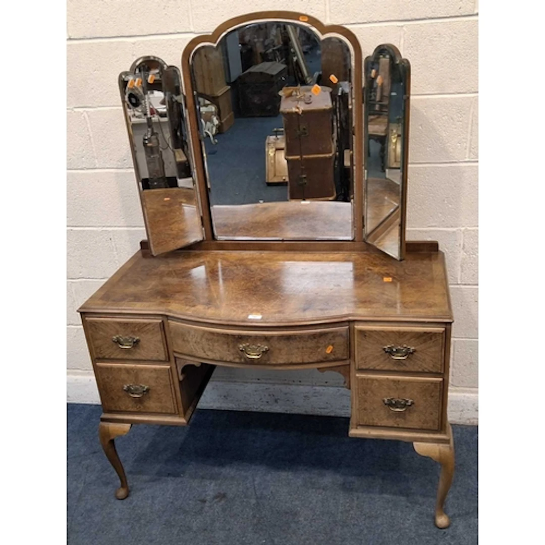 AN EARLY 20TH CENTURY WALNUT DRESSING TABLE, with three mirr...