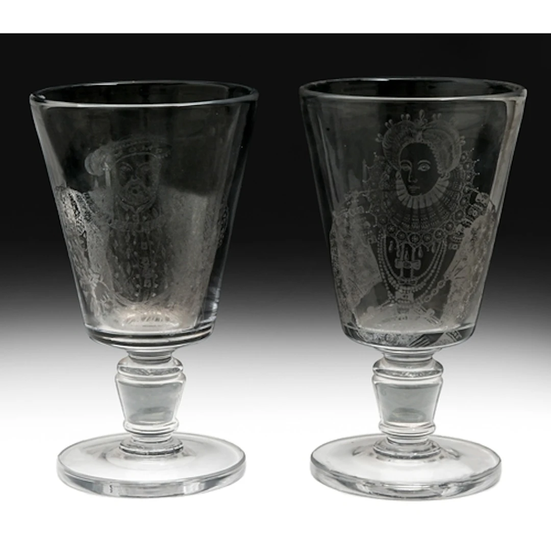 Ruth van Ruyckevelt (1931-1988) – Two engraved glass goblets...