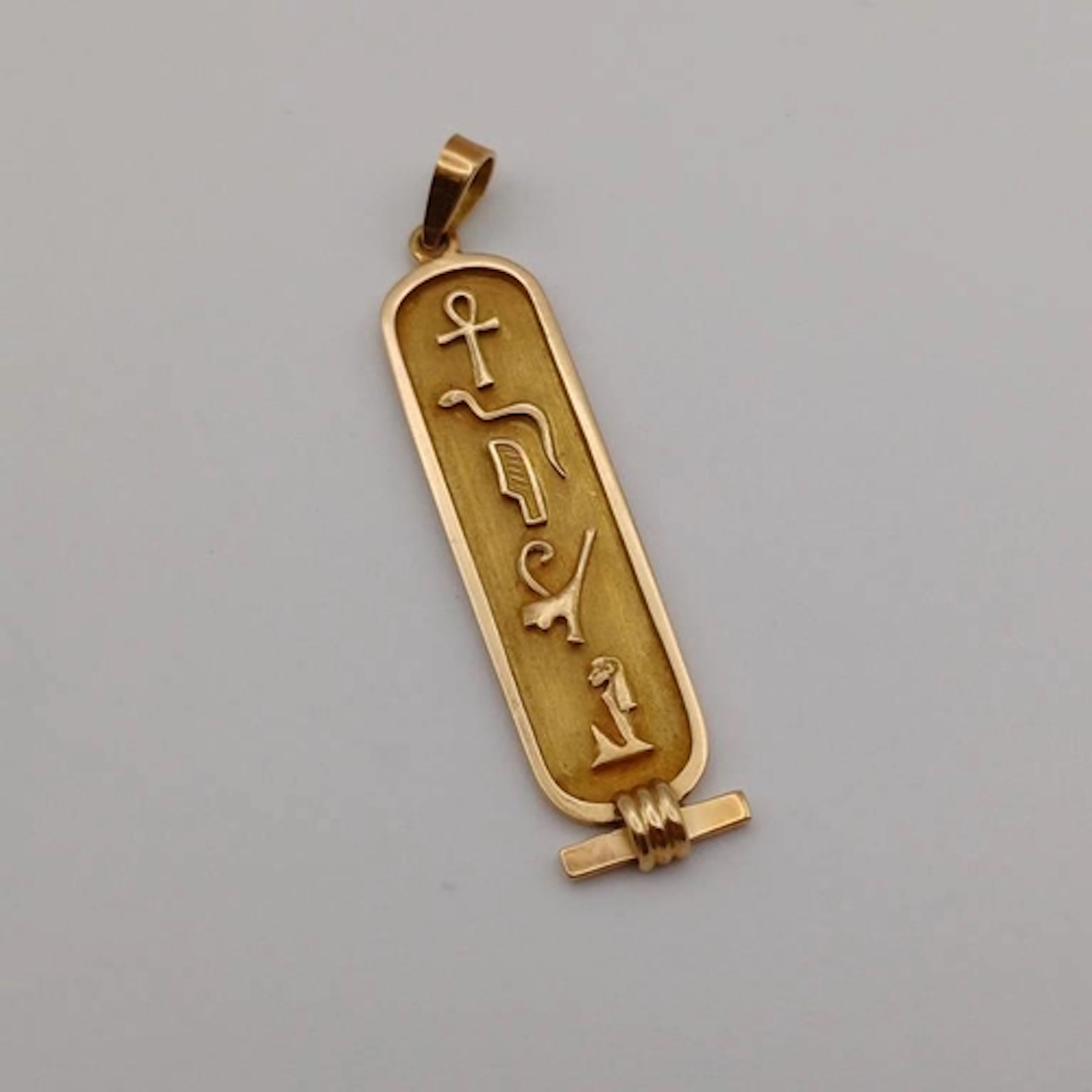 GOLD EGYPTIAN STYLE PENDANT WITH HIEROGLYPHIC SYMBOLS - 4.3G