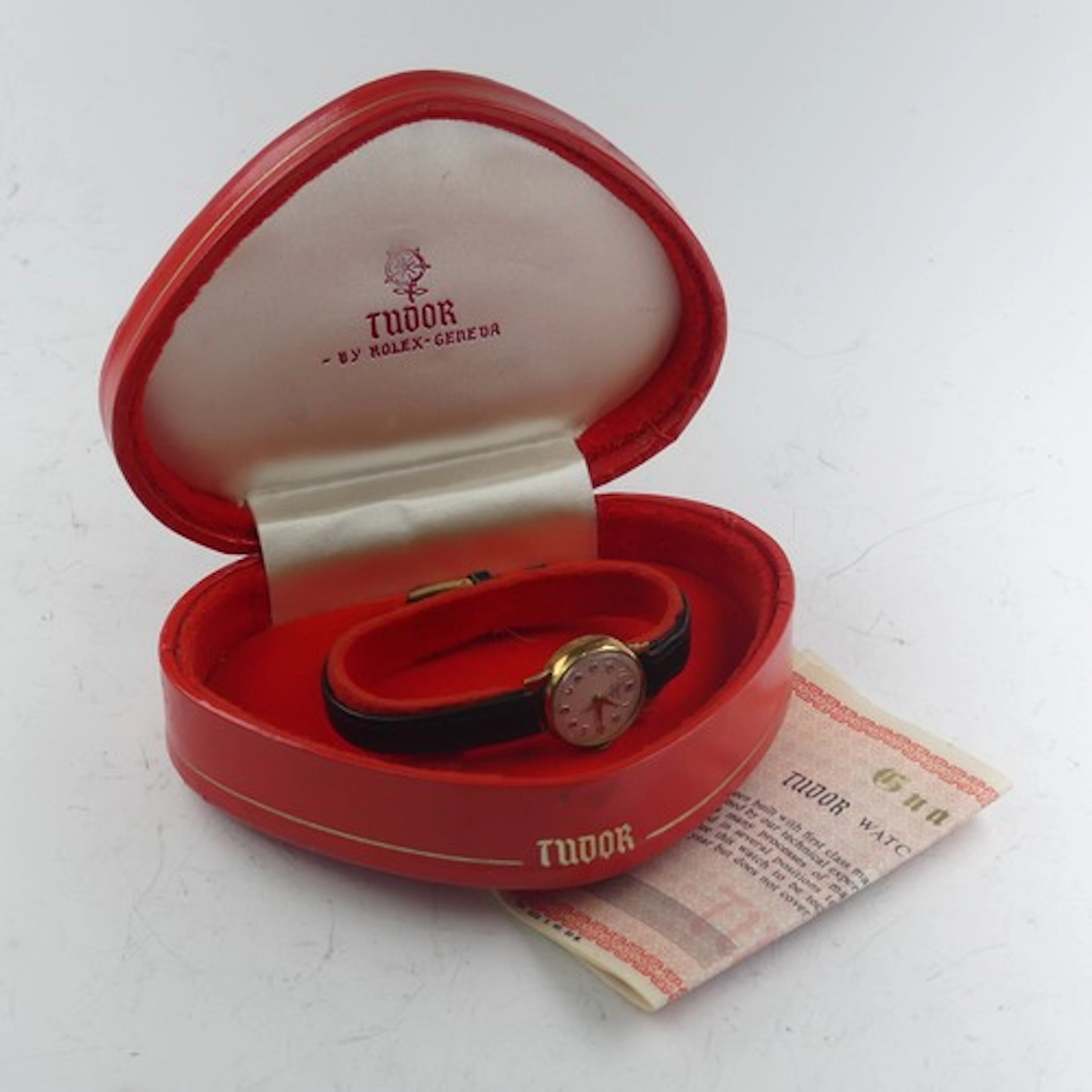 A vintage 9ct gold Tudor Royal lady's Wristwatch, 19mm diame...