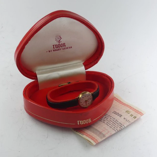 A vintage 9ct gold Tudor Royal lady's Wristwatch, 19mm diame...