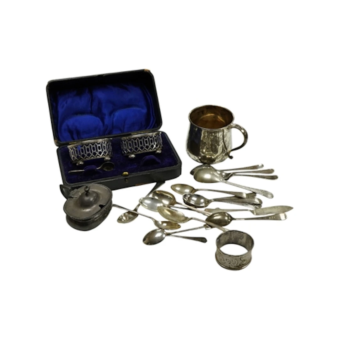 A collection of assorted silver to include a George V engrav...