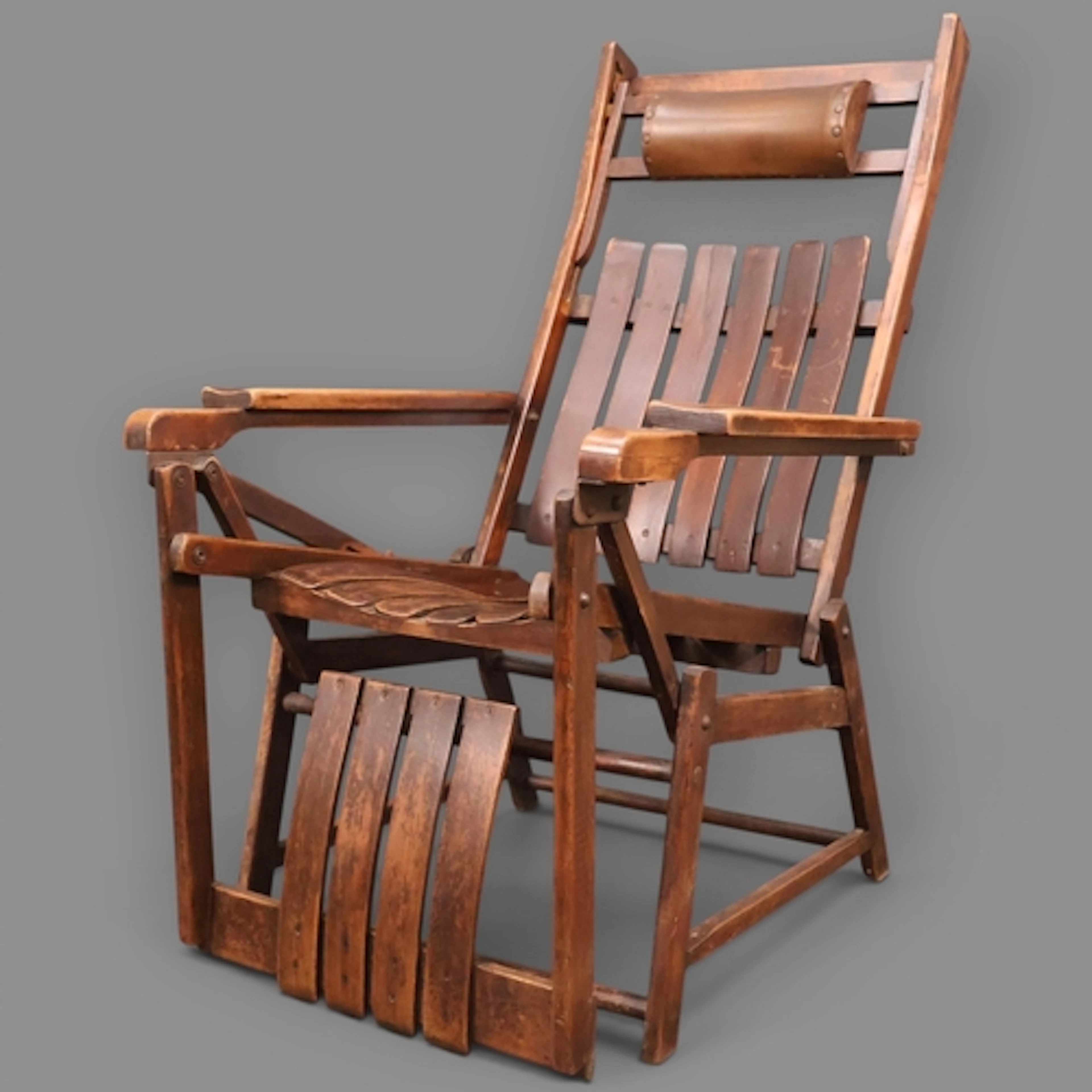 A 1930s Thonet Siesta Medicinal reclining chair, by Hans and...