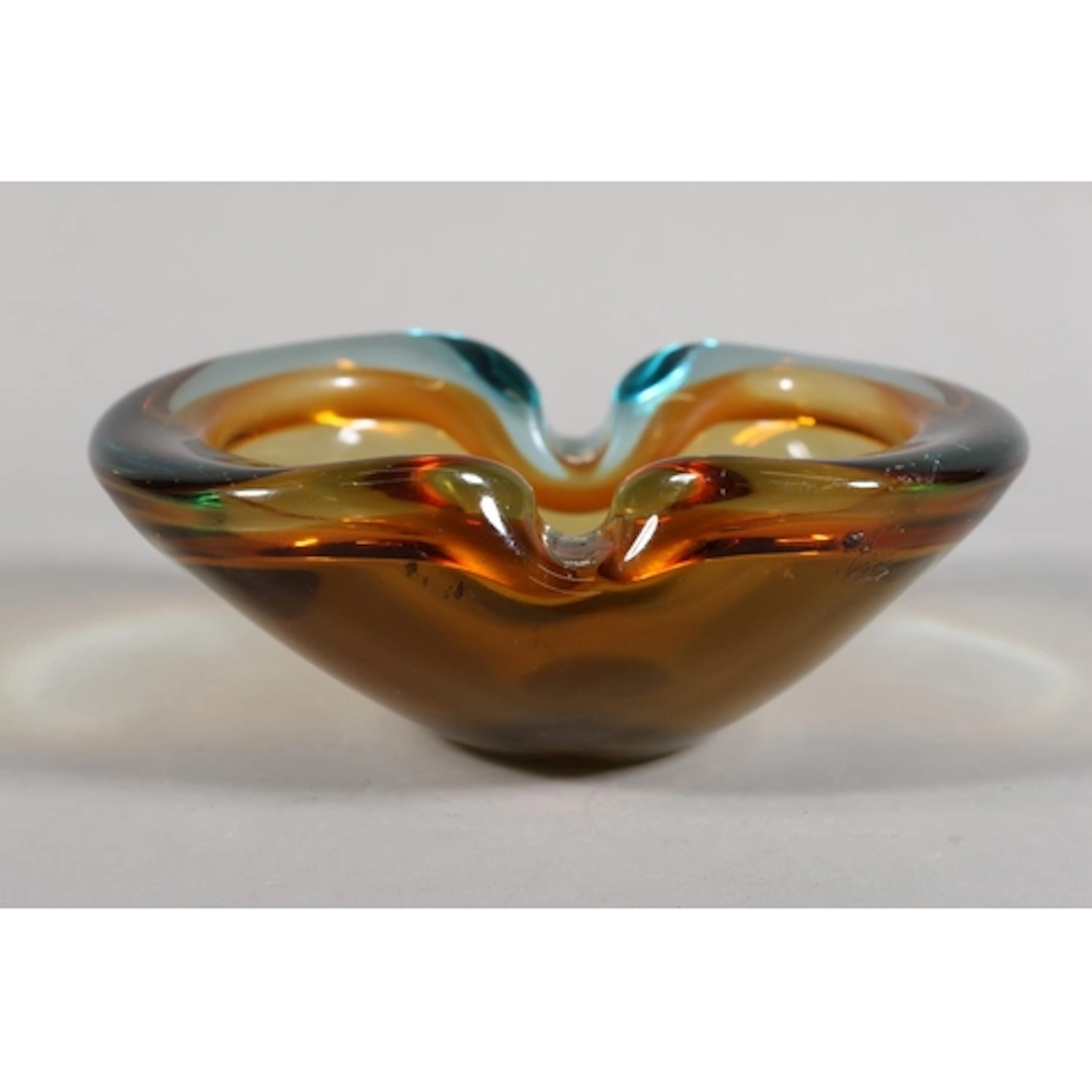 Murano Sommerso art glass bowl, 14.5cm wide