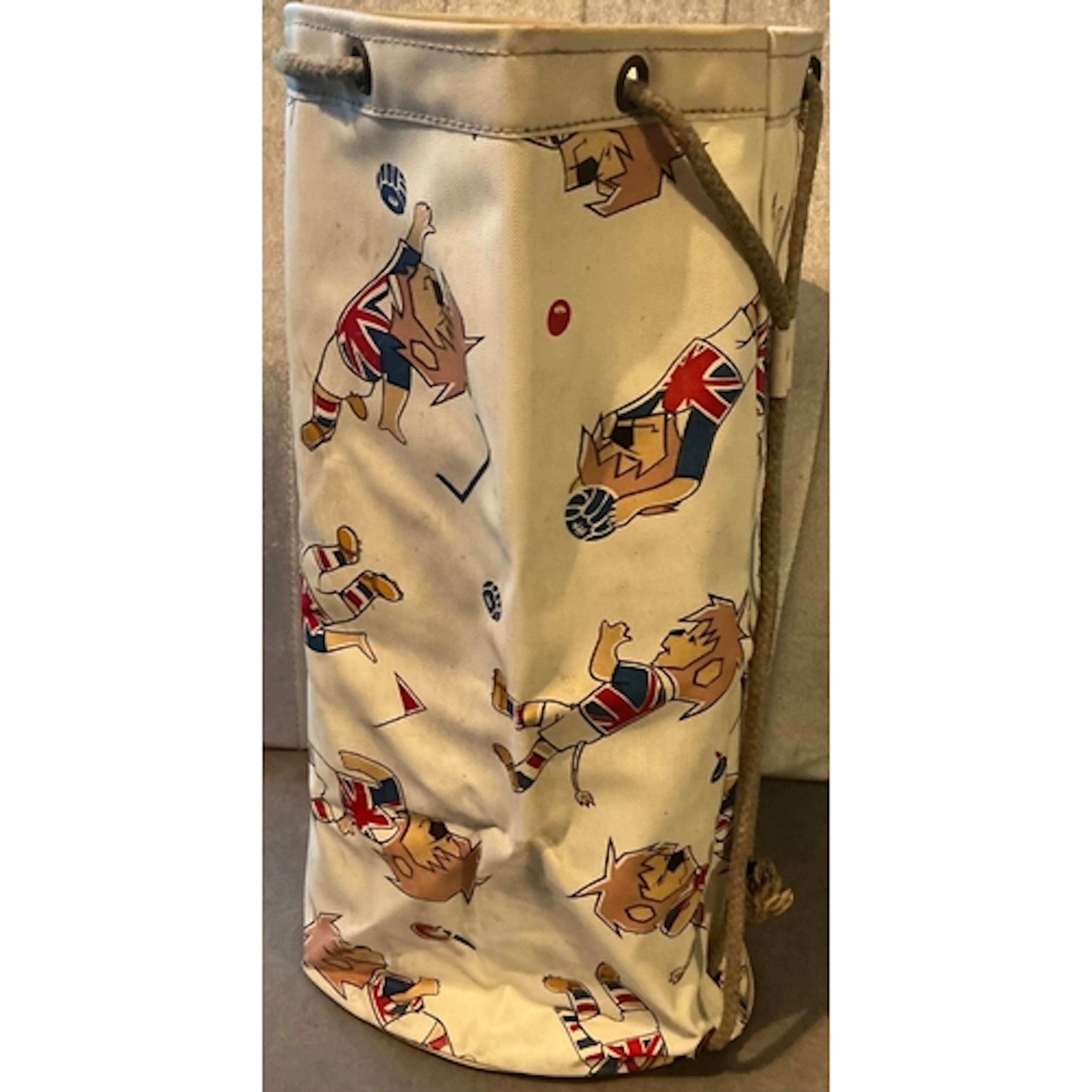 1966 World Cup Willie Original Duffel Bag: Excellent conditi...