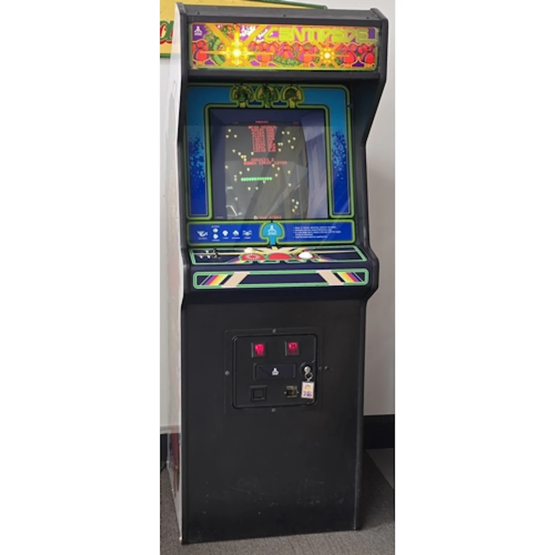 Vintage original 1981 Atari Centipede Arcade machine. Includ...