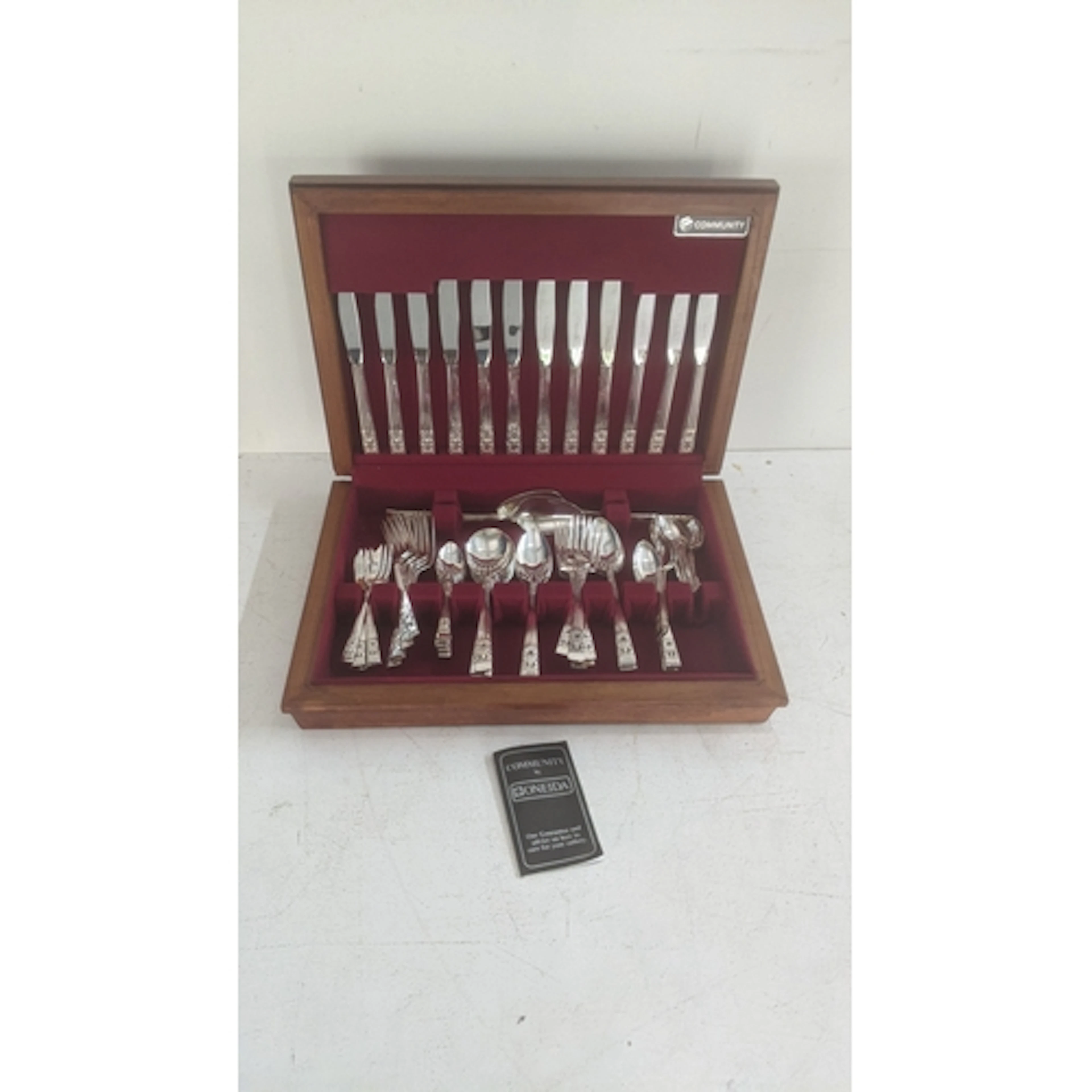 An Oneida community six piece silver-plated canteen of cutle...