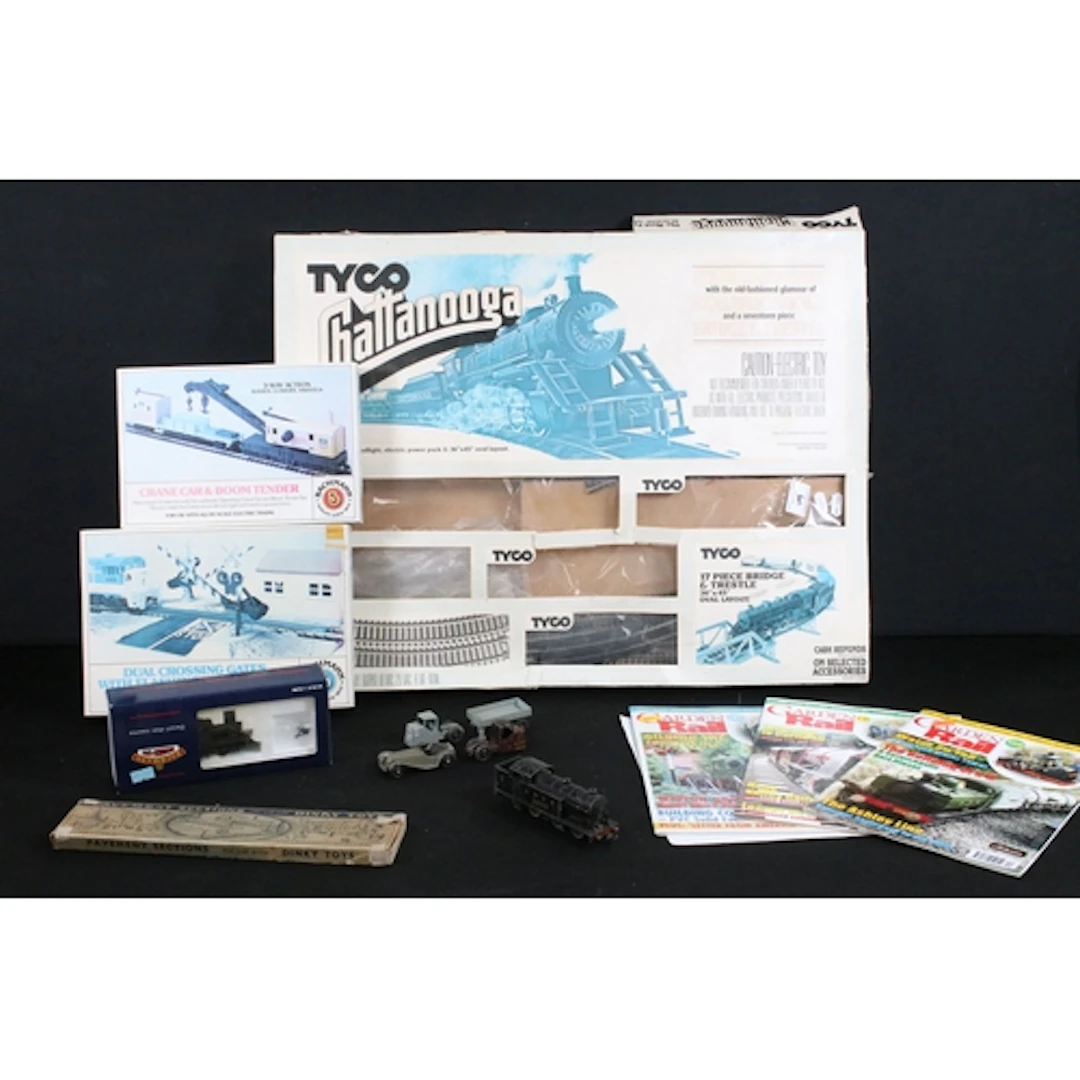Collection of OO gauge model railway to include boxed Bachma...