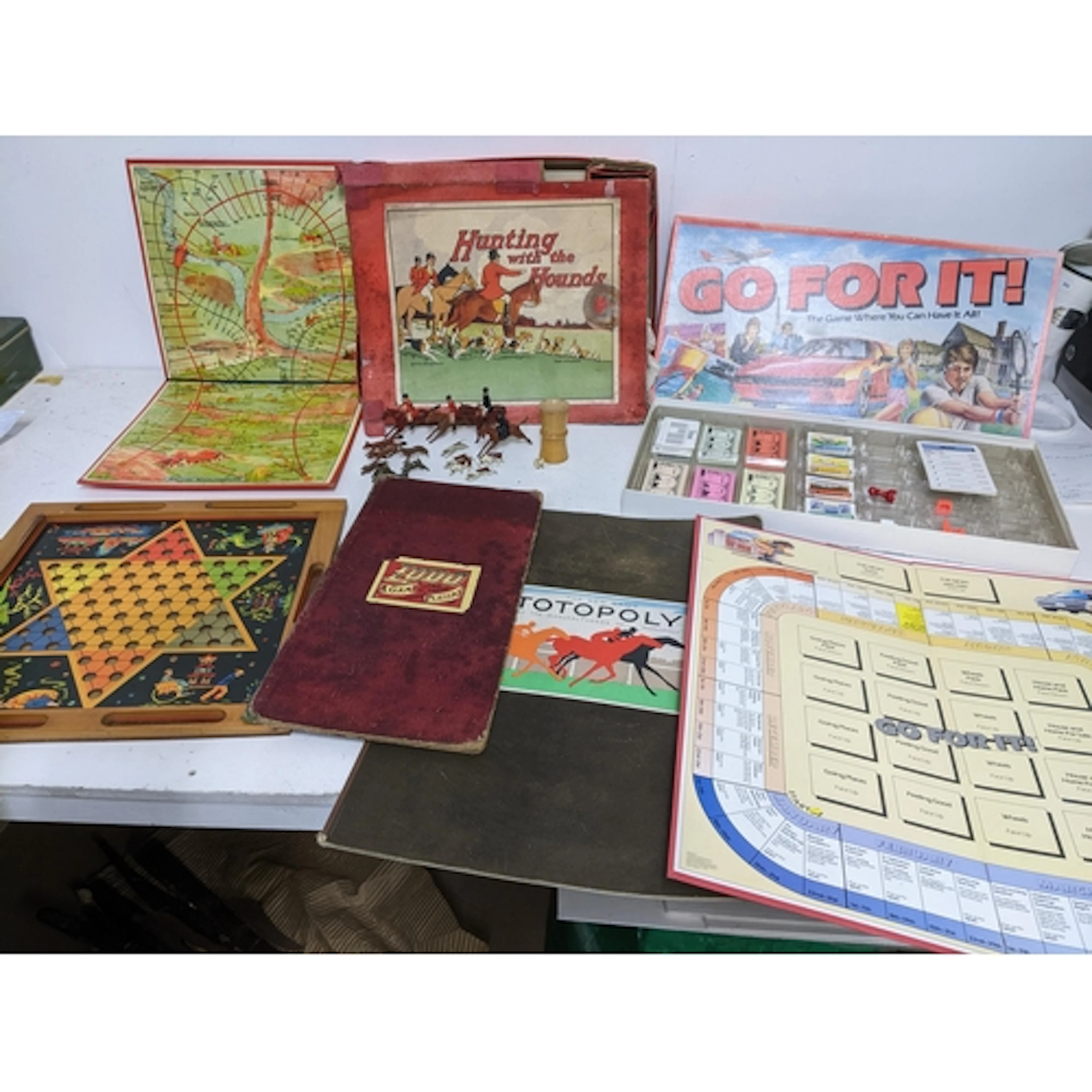 Vintage board games comprising a very rare Roberts Bros. (Gl...