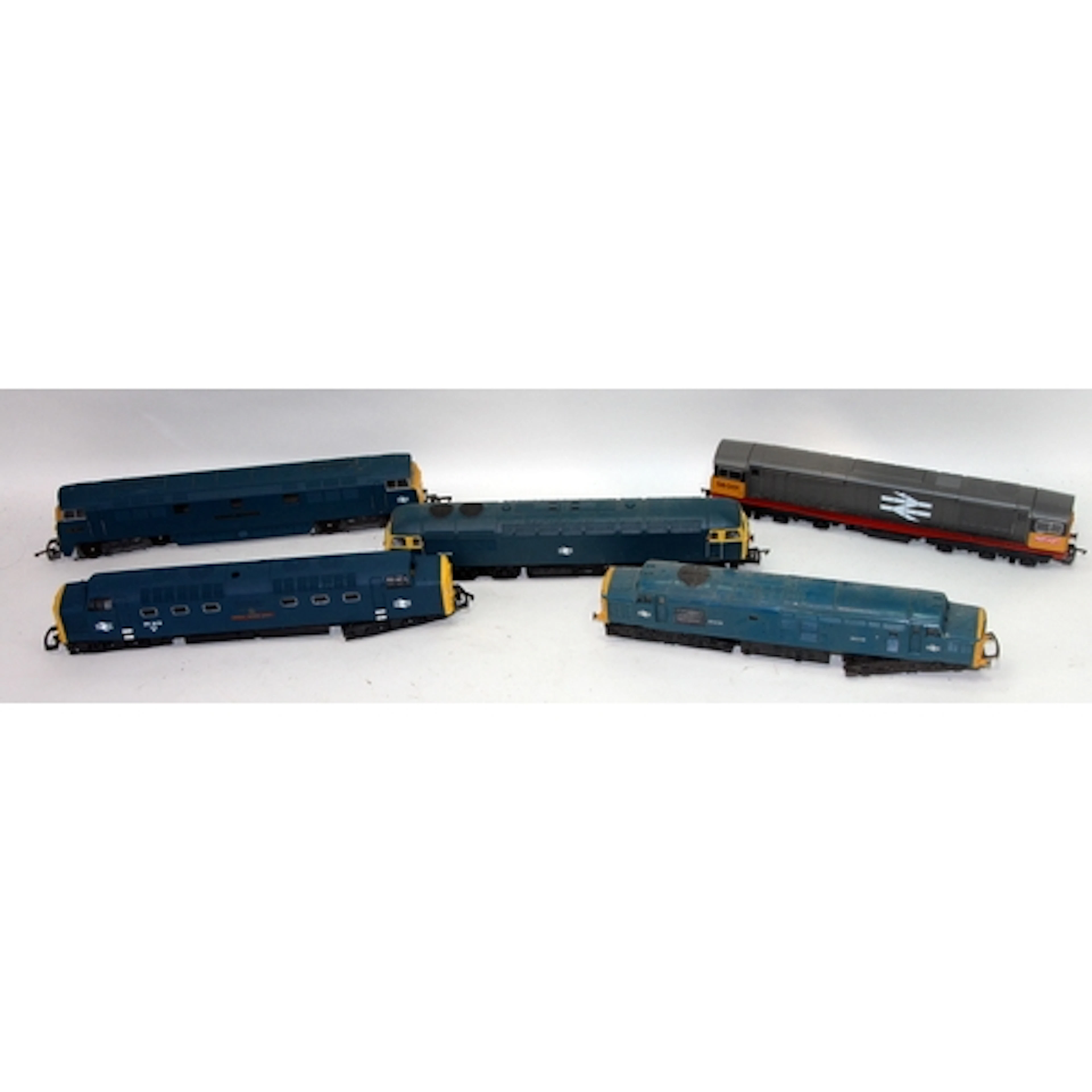 A collection of unboxed OO gauge diesel locomotives, 5 in lo...