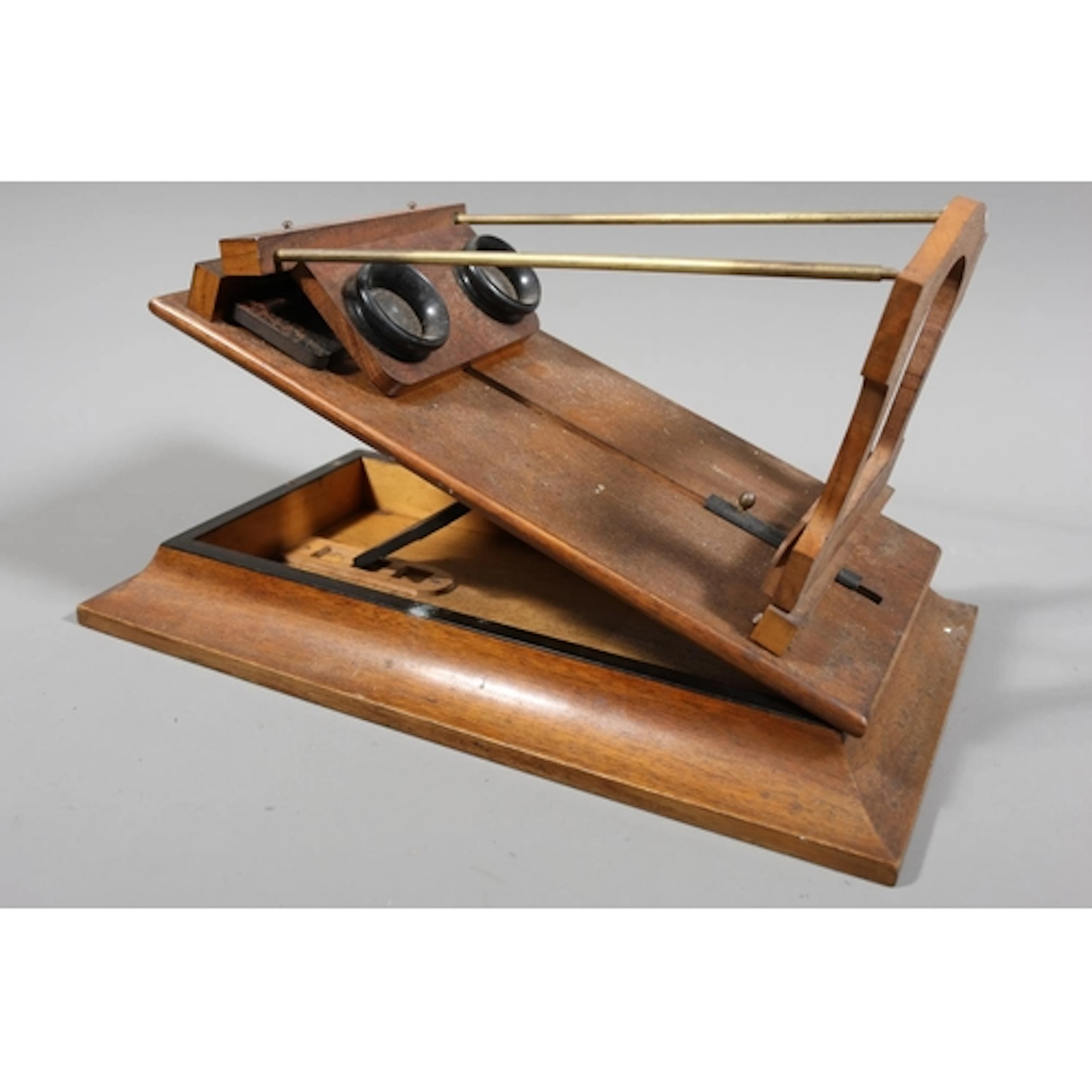 Mahogany cased stereogram, 32cm.