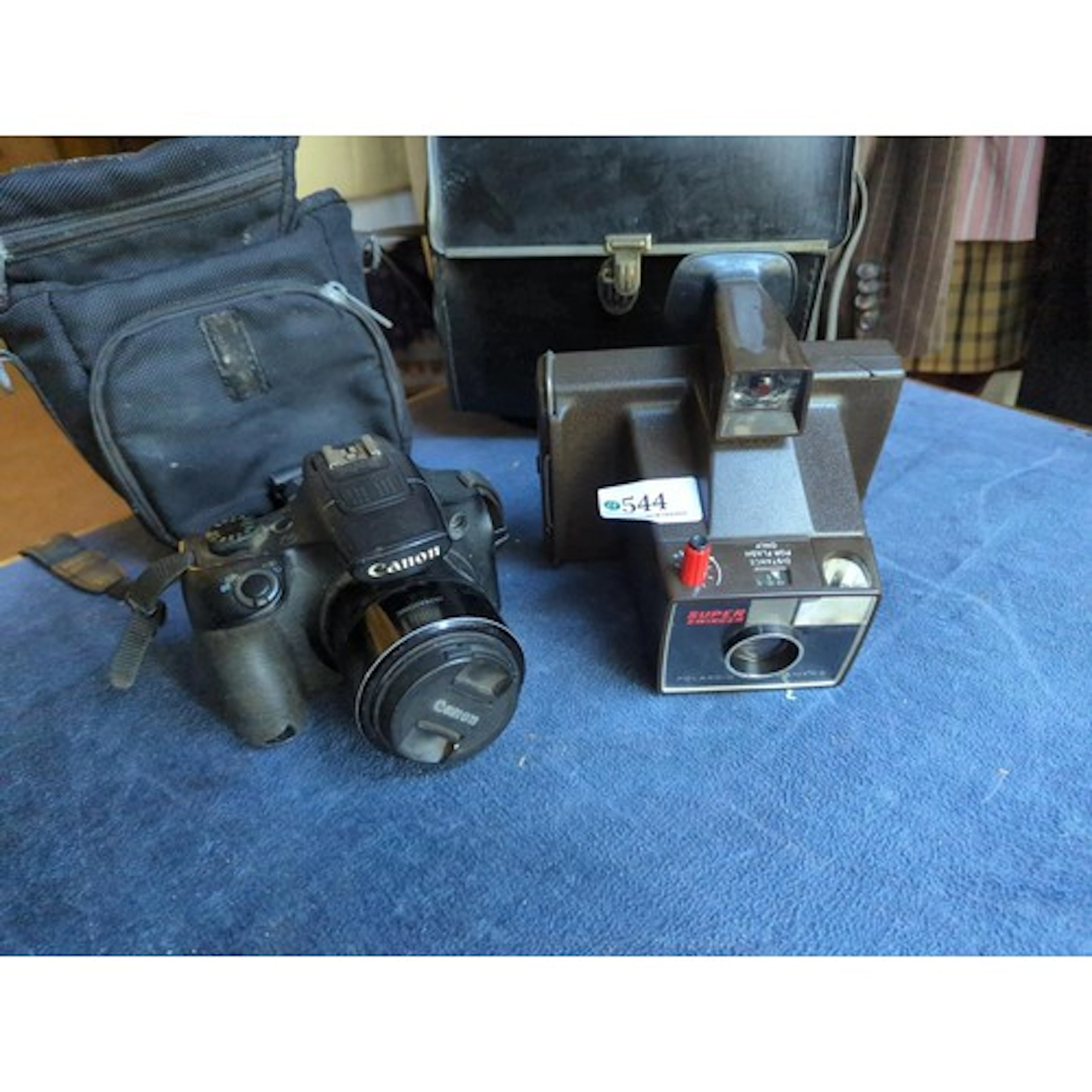 Canon SX60 HS powershot digital camera with case + Super swi...