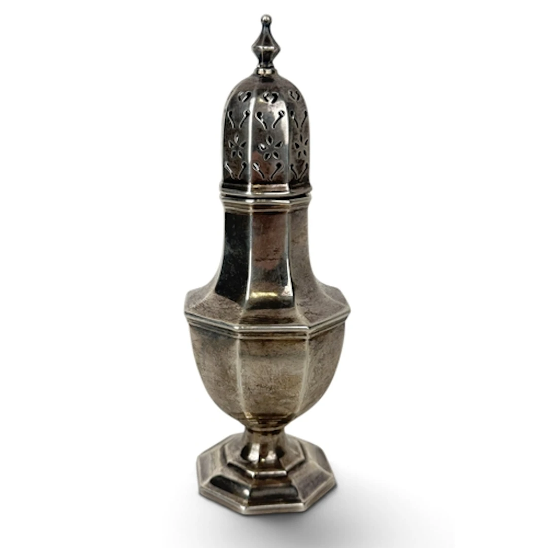 A GEORGE I STYLE SILVER OCTAGONAL SUGAR CASTOR, H MATTHEWS, ...