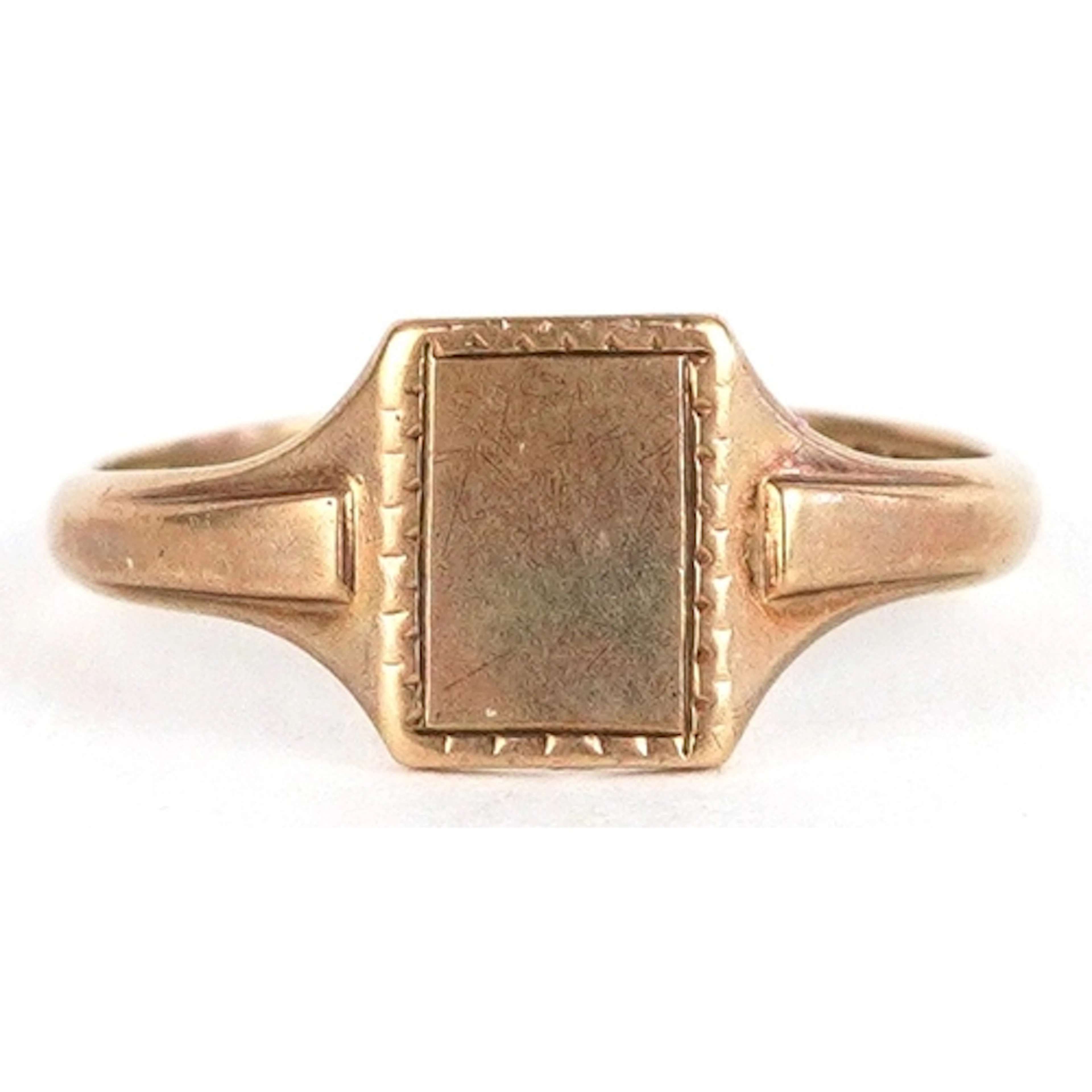 9ct gold unengraved signet ring, size P, 1.8g.